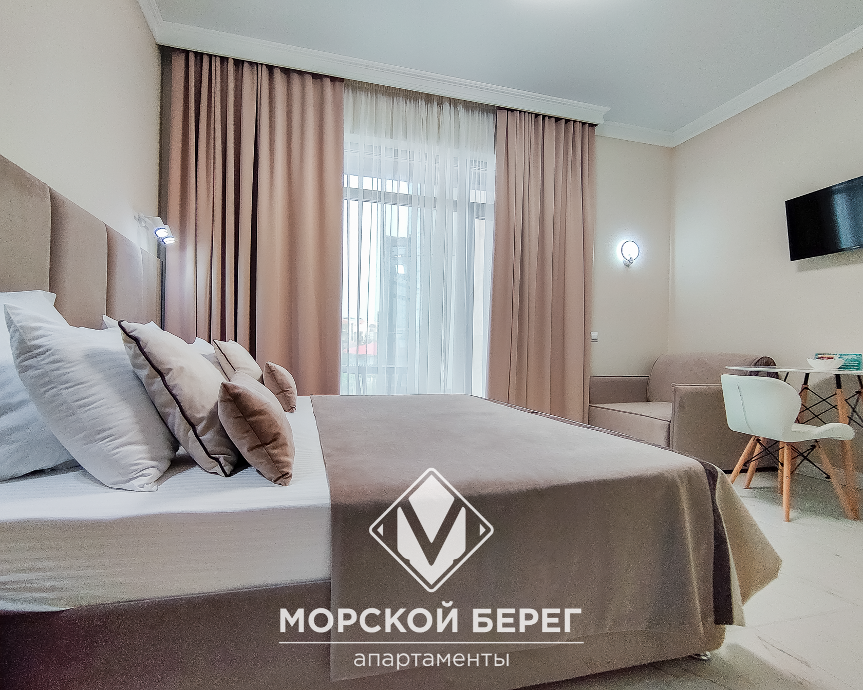 Трехместный номер с балконом