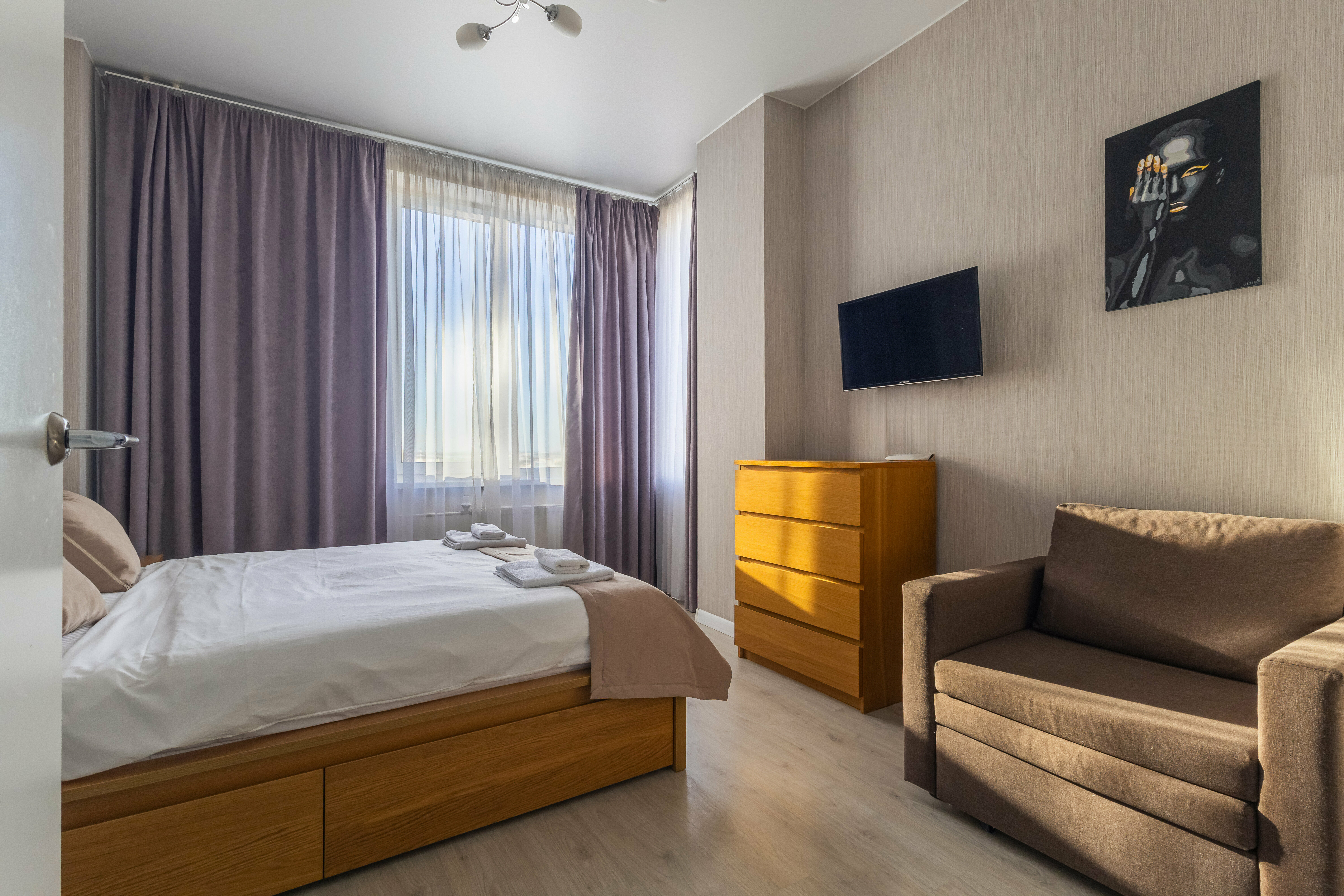 Номер на 17 этаже с собственной кухней, ванной комнатой и панорамными окнами