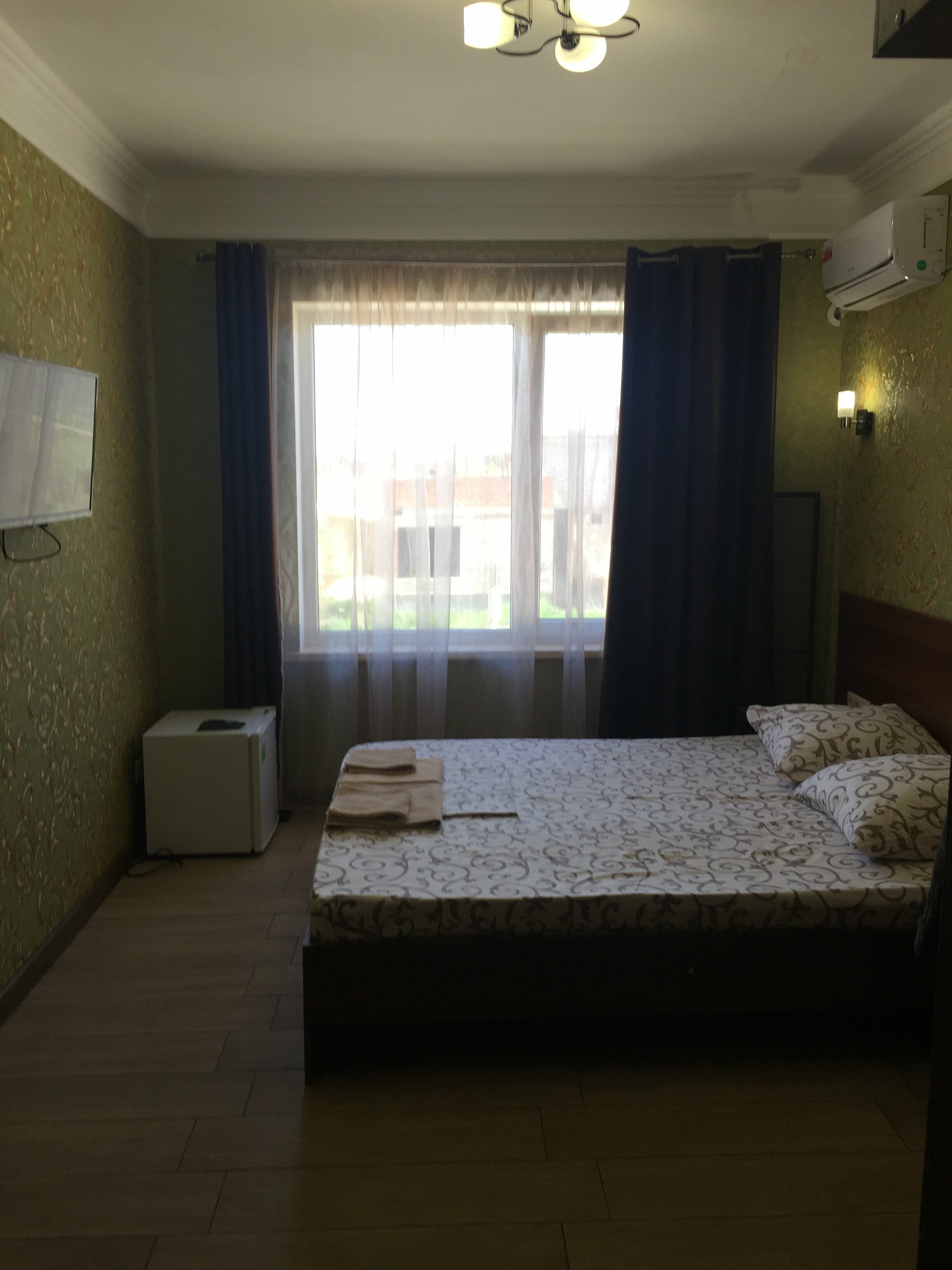 Небольшой двухместный номер с 2 отдельными кроватями