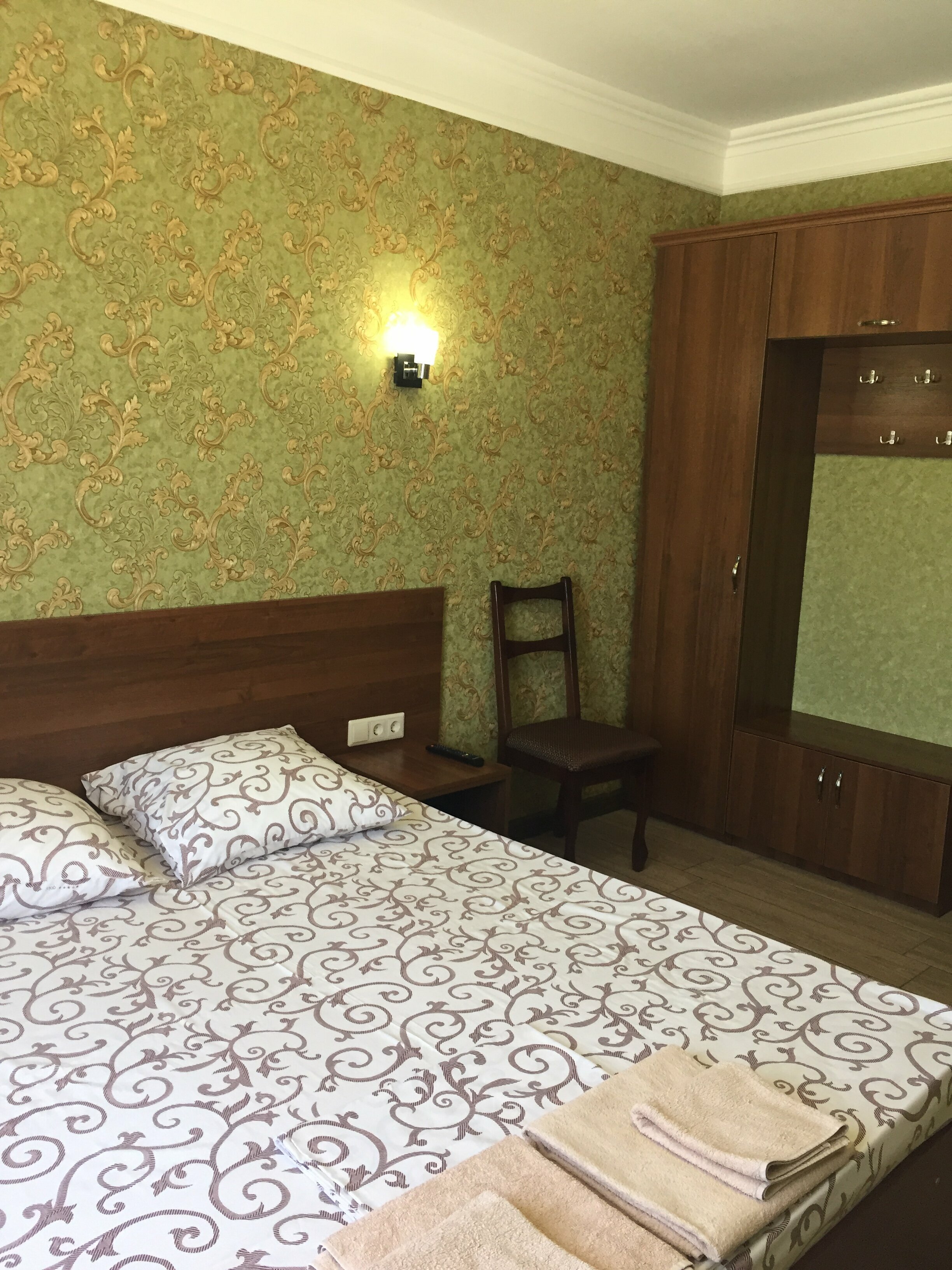 Небольшой двухместный номер с 2 отдельными кроватями