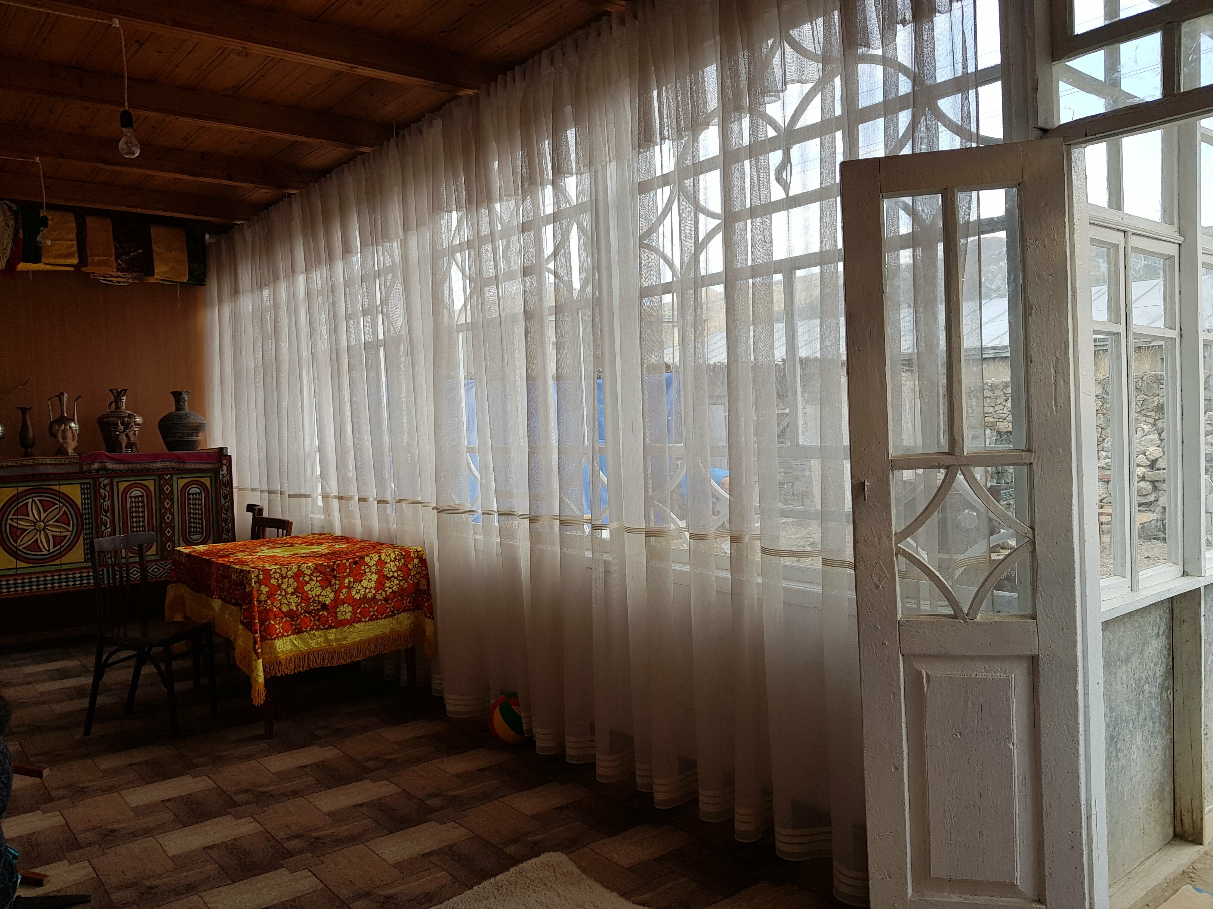 Трехместный номер с общей ванной комнатой