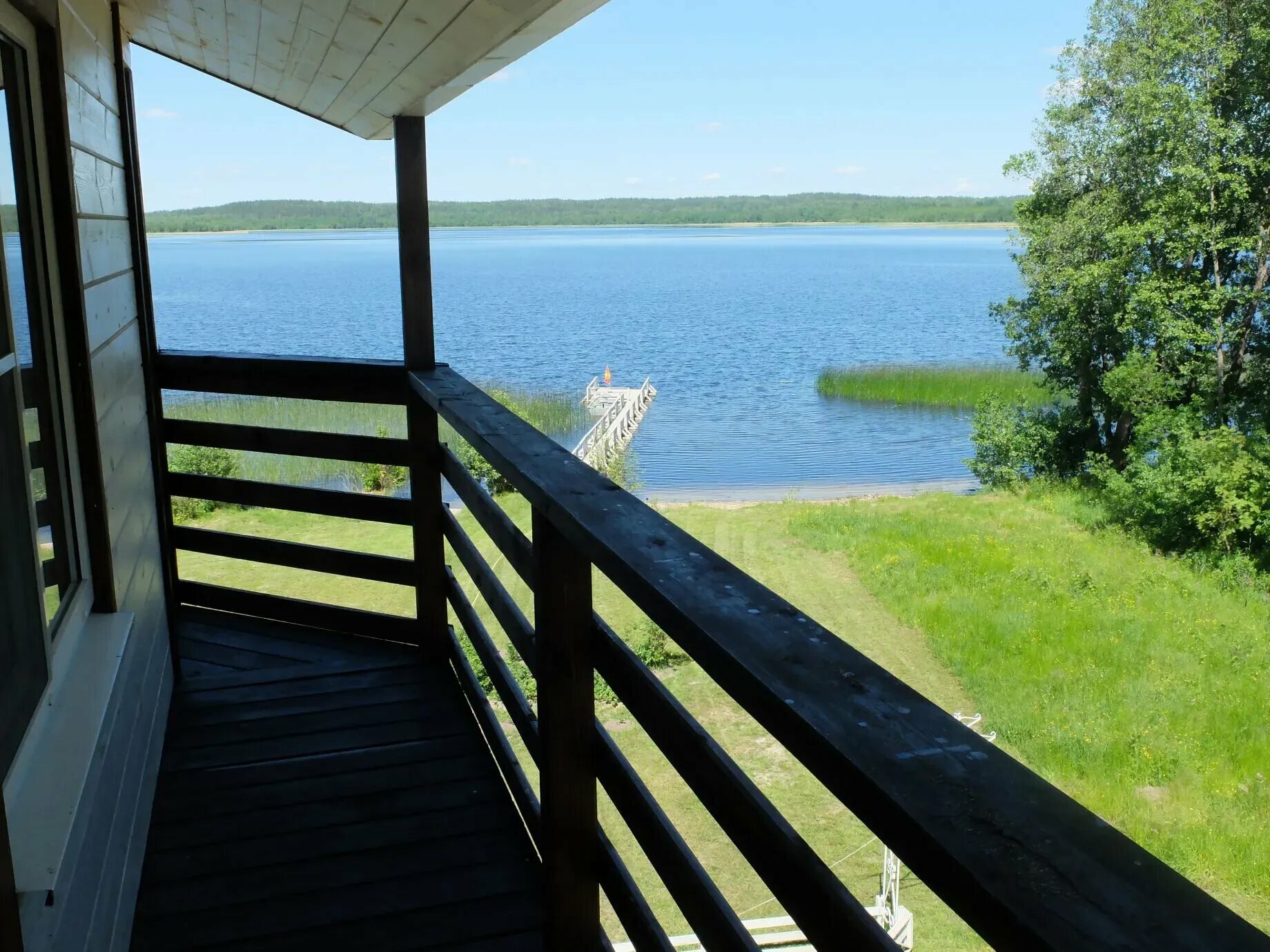 Дом с видом на озеро