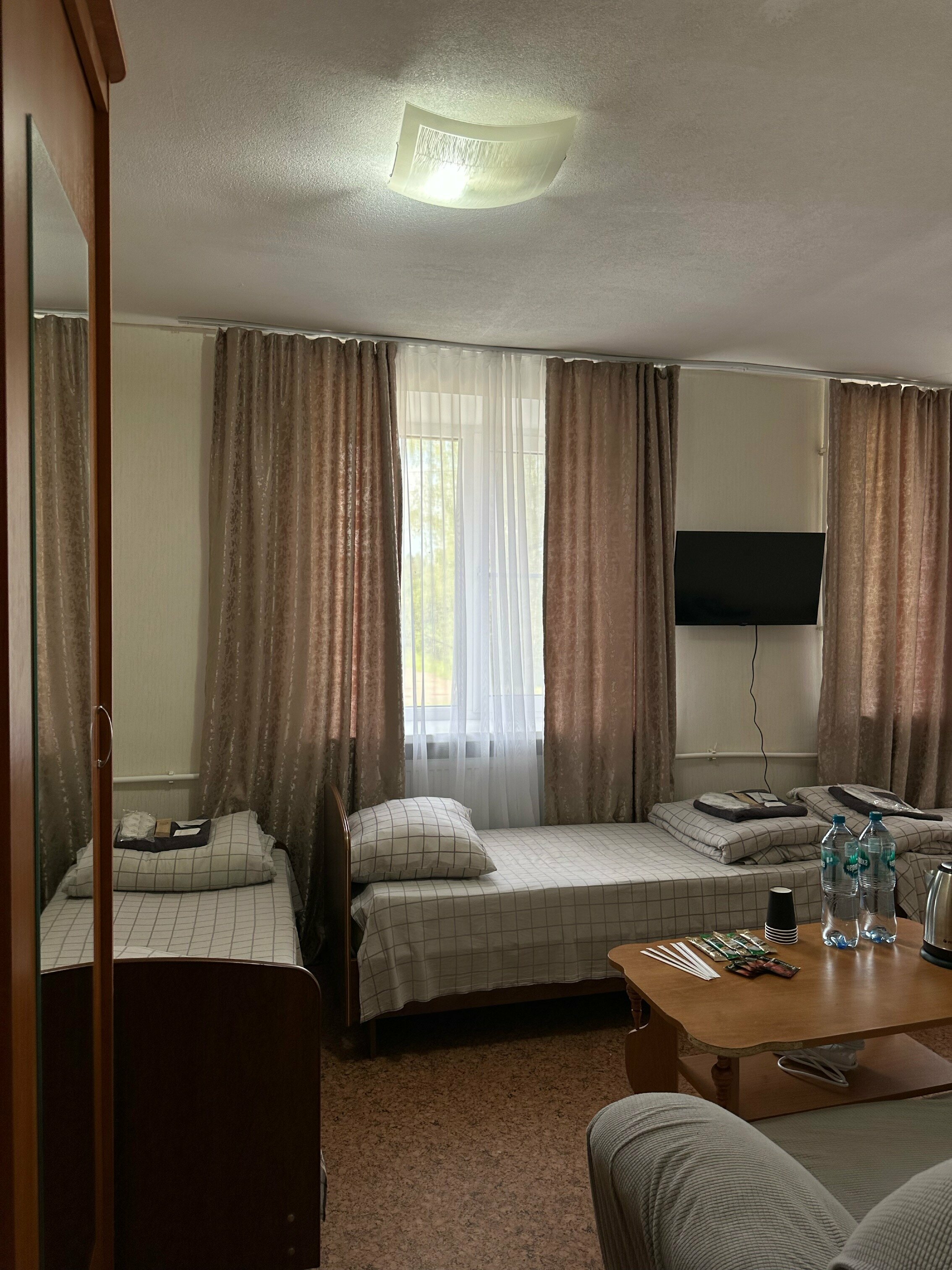 Стандартный семейный номер с 5 отдельными кроватями