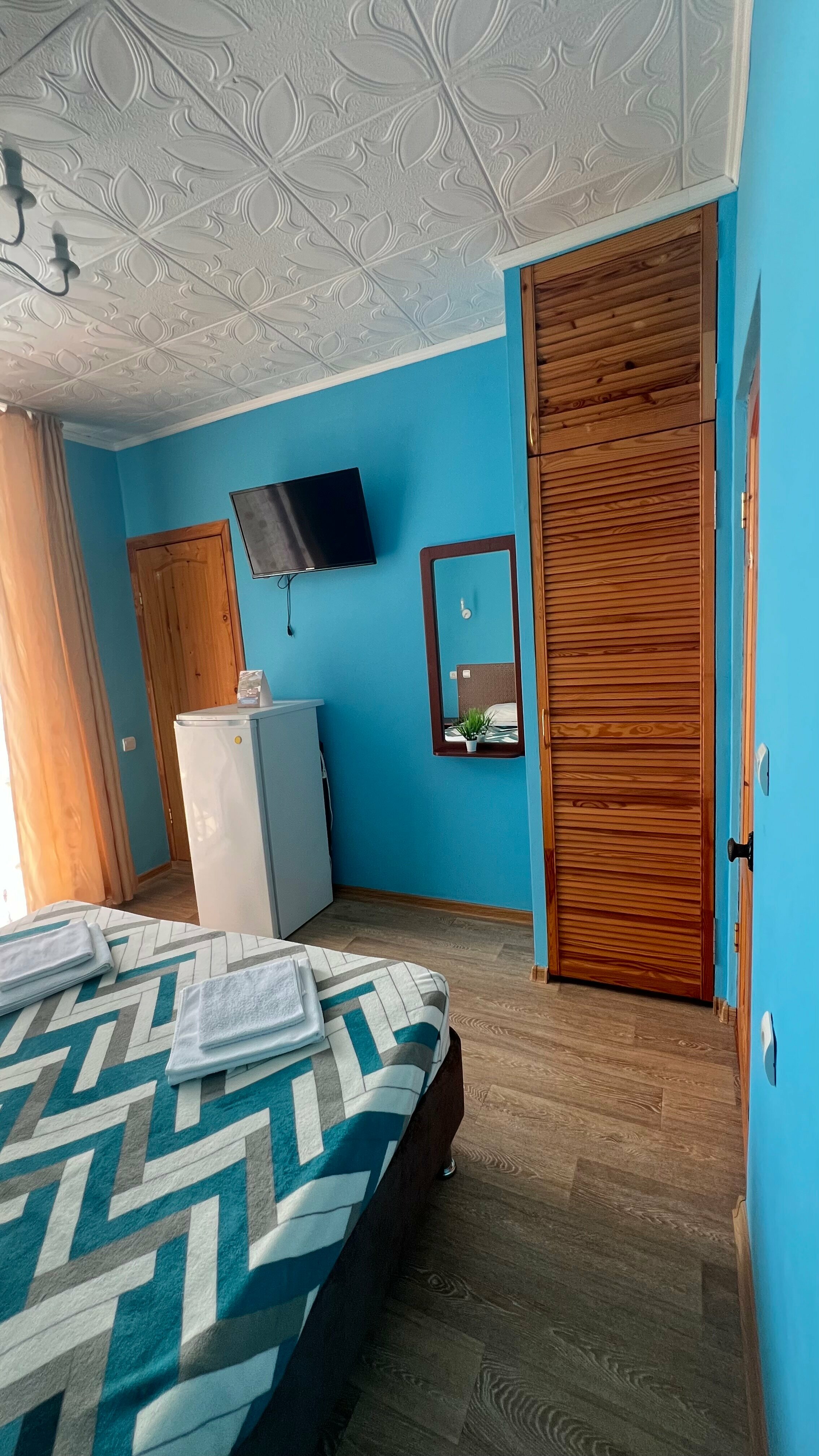 Четырехместный двухкомнатный номер с балконом на бассейн №1