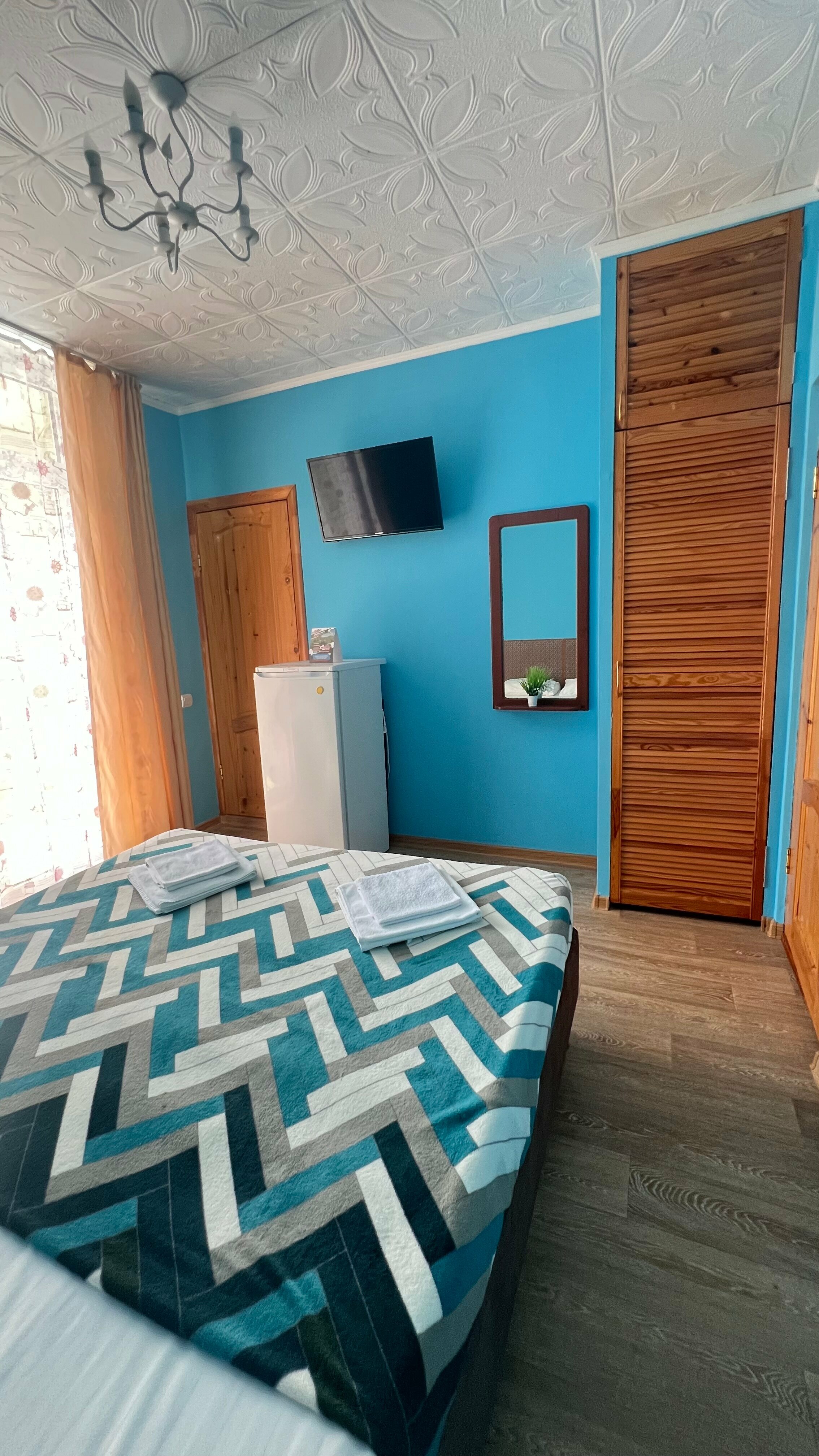 Четырехместный двухкомнатный номер с балконом на бассейн №1