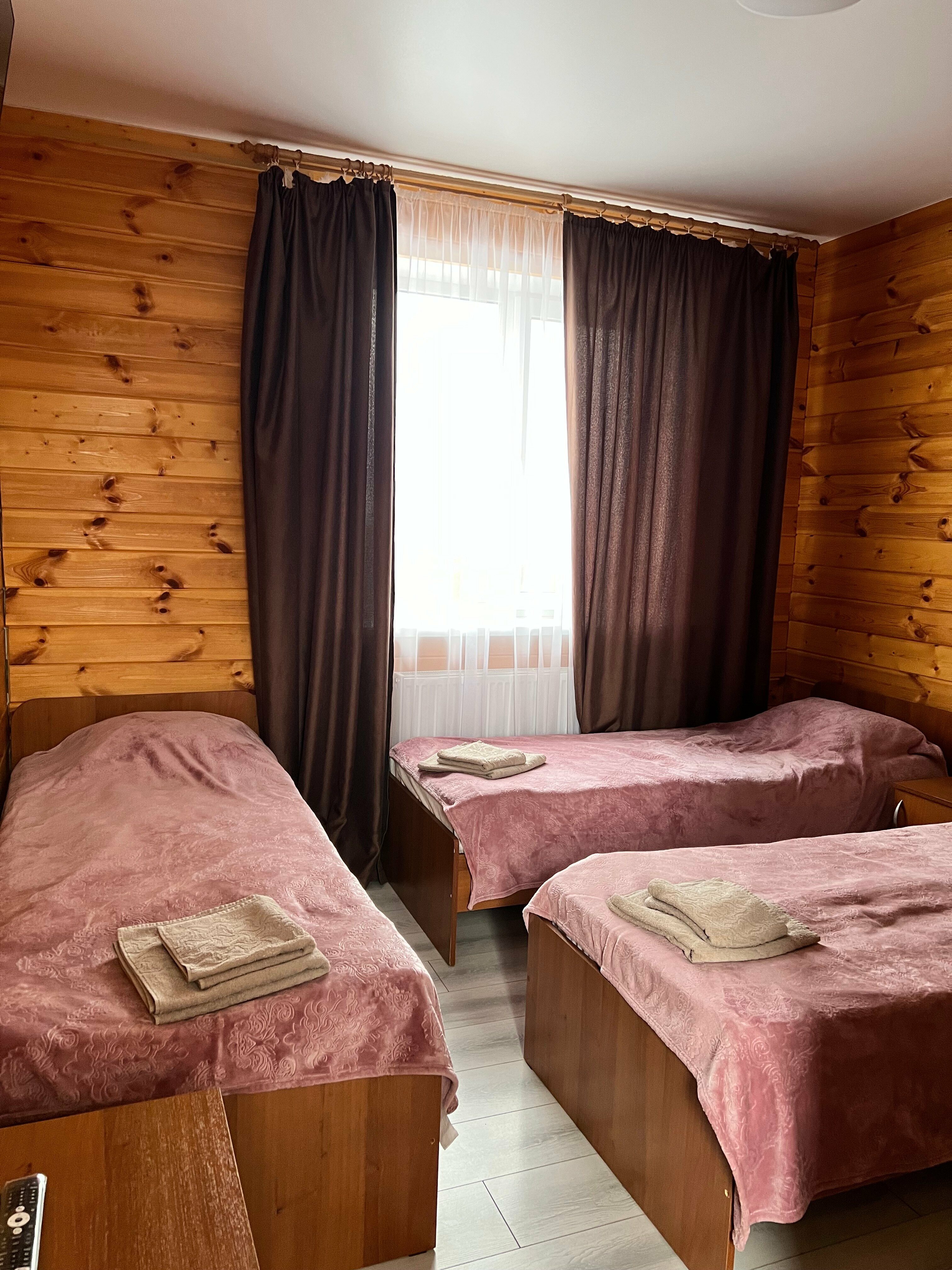 Трехместный номер «Комфорт» с душем