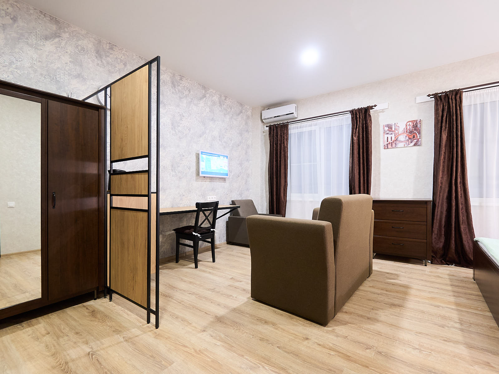 Двухместный номер с большой двуспальной кроватью СТАНДАРТ ПЛЮС