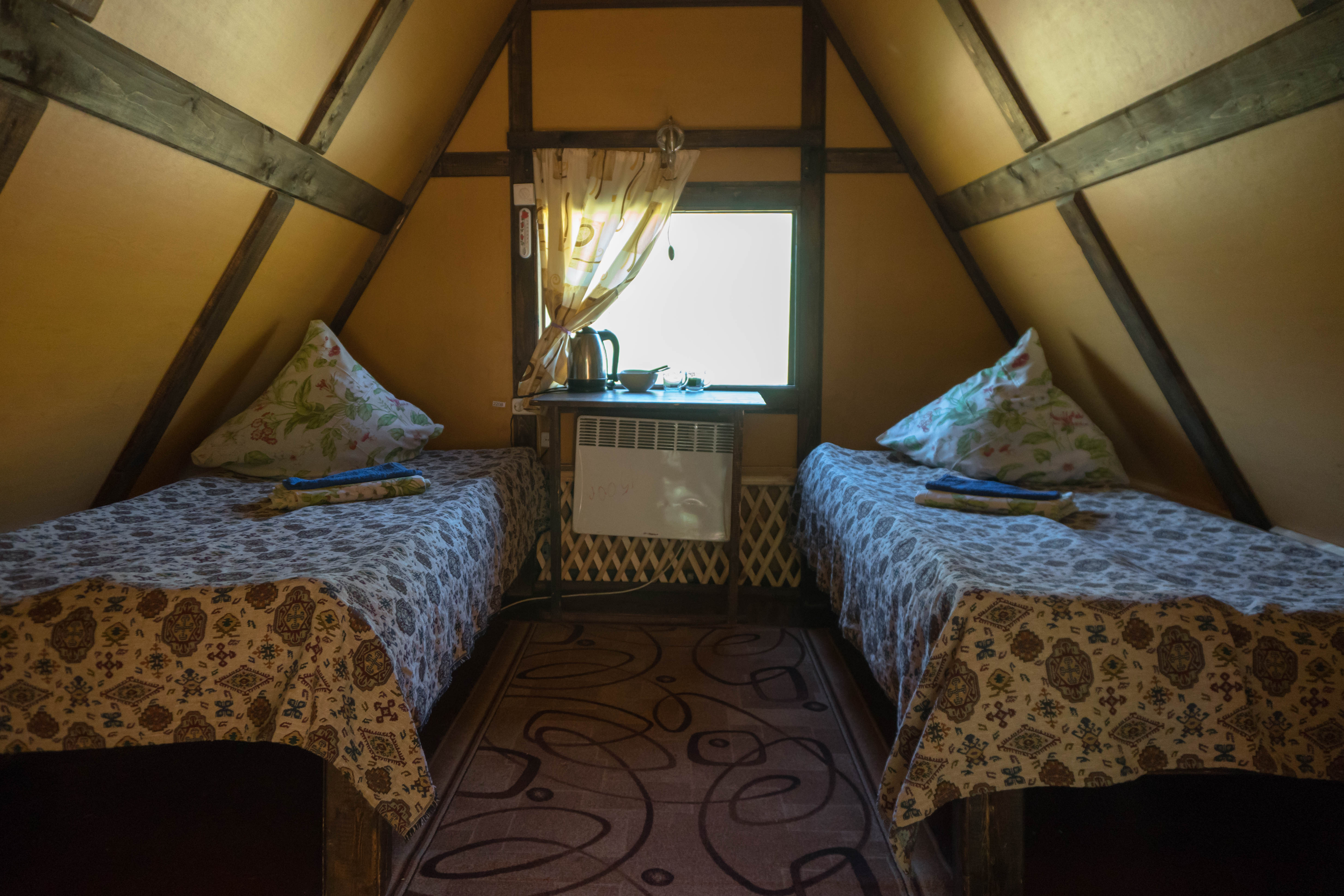 Двухместный домик с двумя кроватями