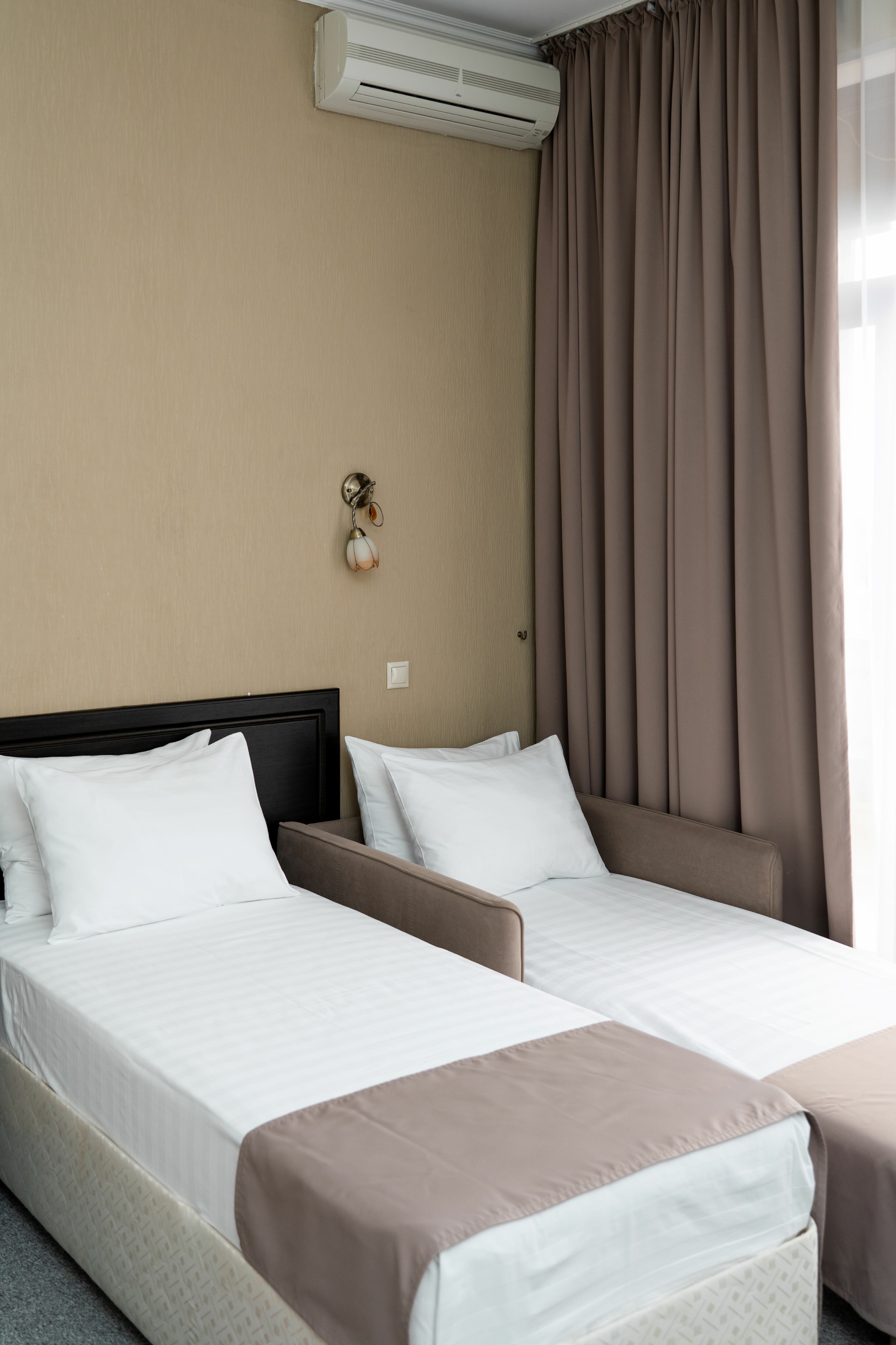 Улучшенный трехместный номер с видом на море