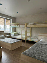 Общий номер для мужчин и женщин с 8 кроватями