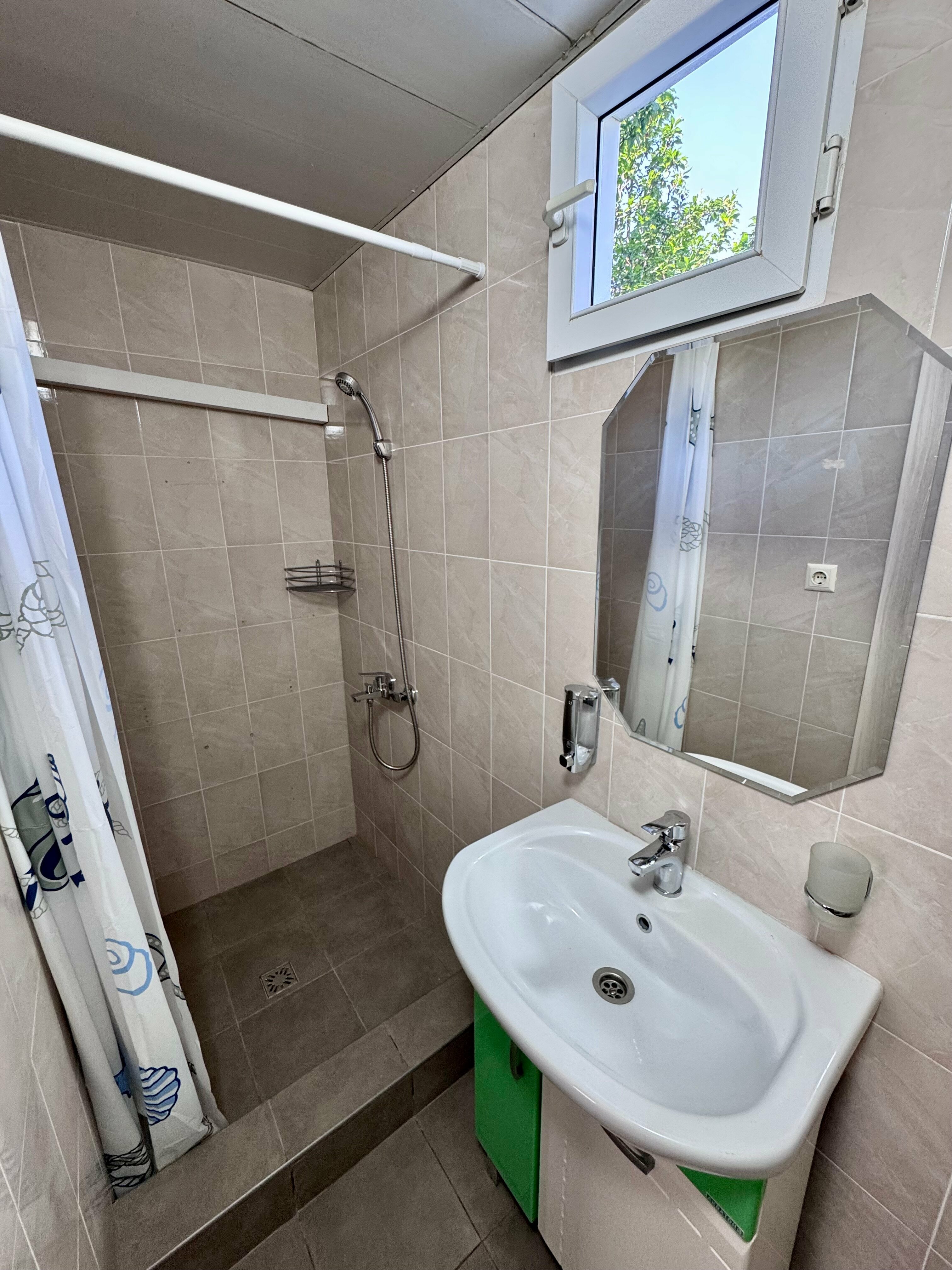 Улучшенный трехместный номер с видом на море