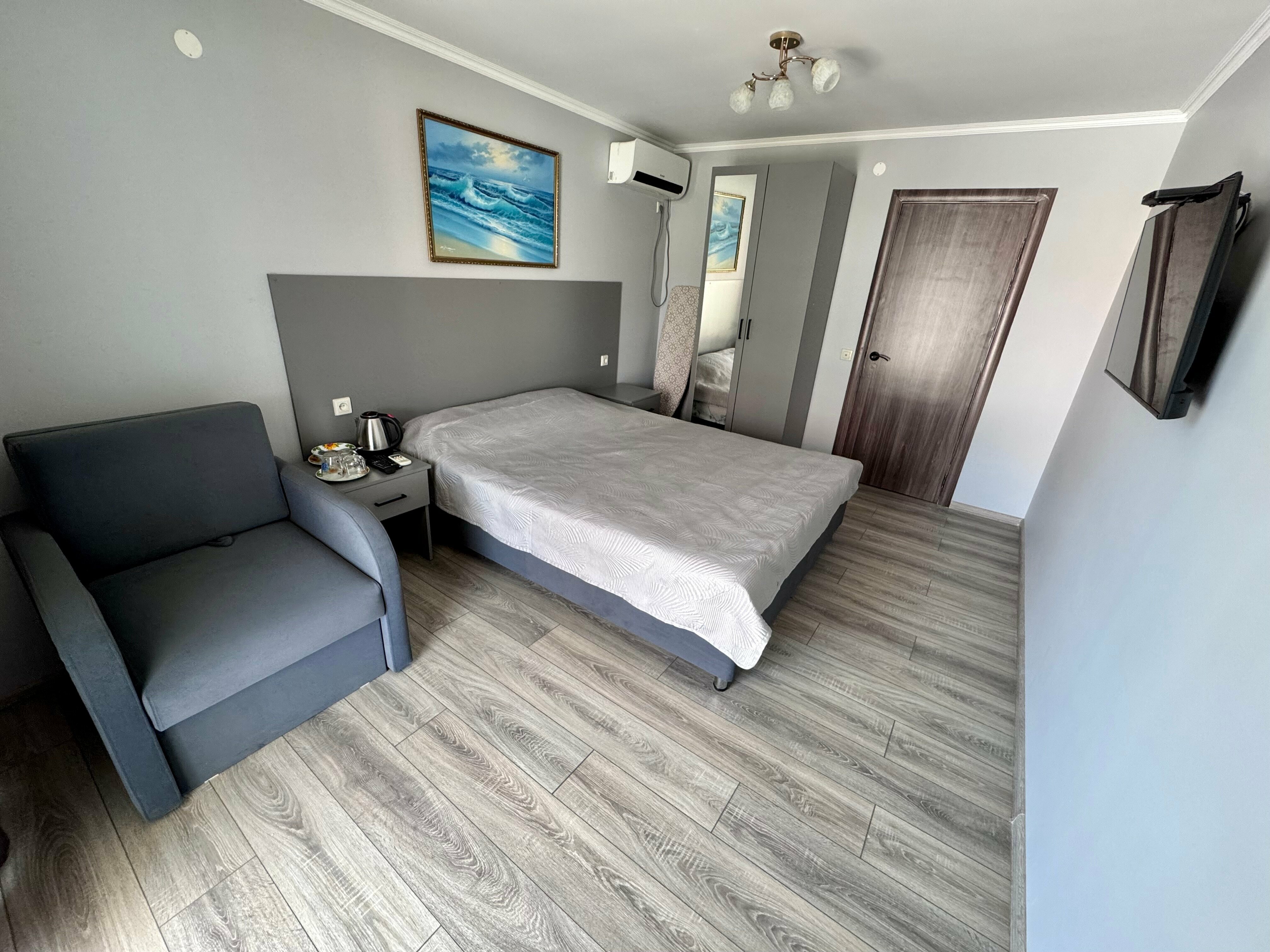 Улучшенный трехместный номер с видом на море