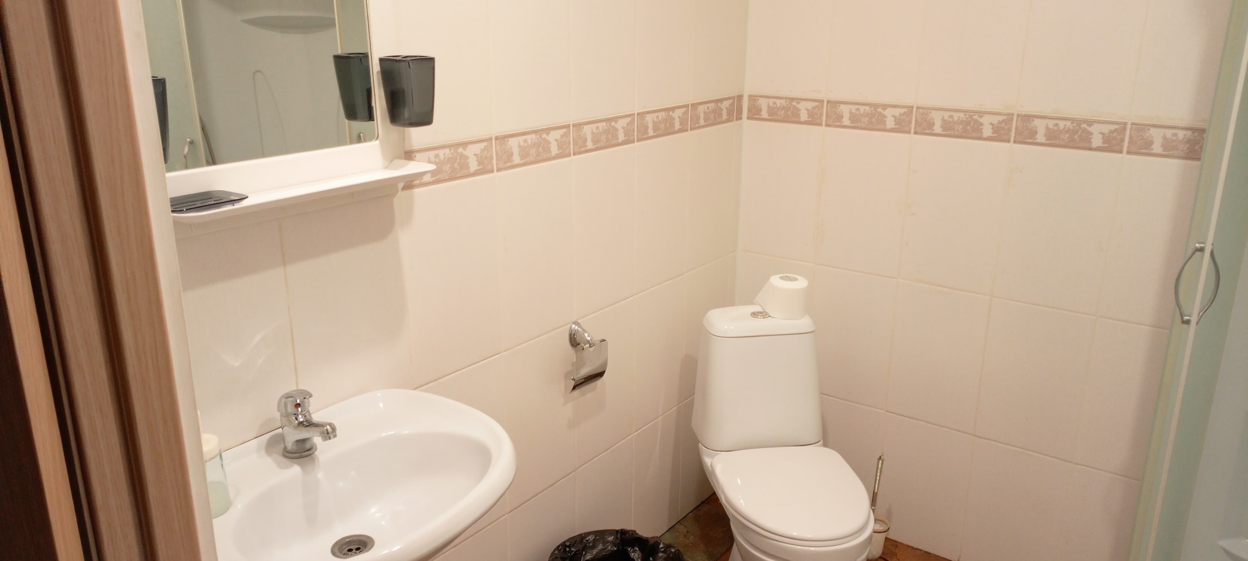 Трехместный номер «Комфорт» с душем