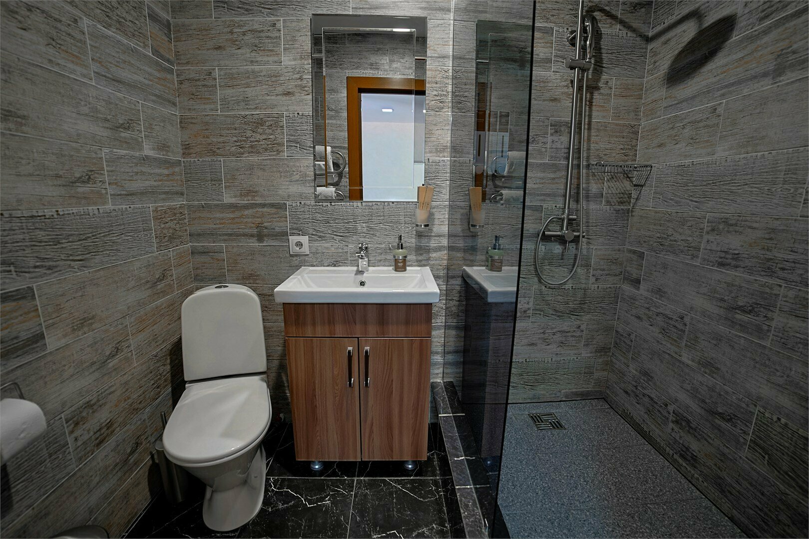 Улучшенный 2 - х местный с выходом к бассейну 16+ (полупансион)