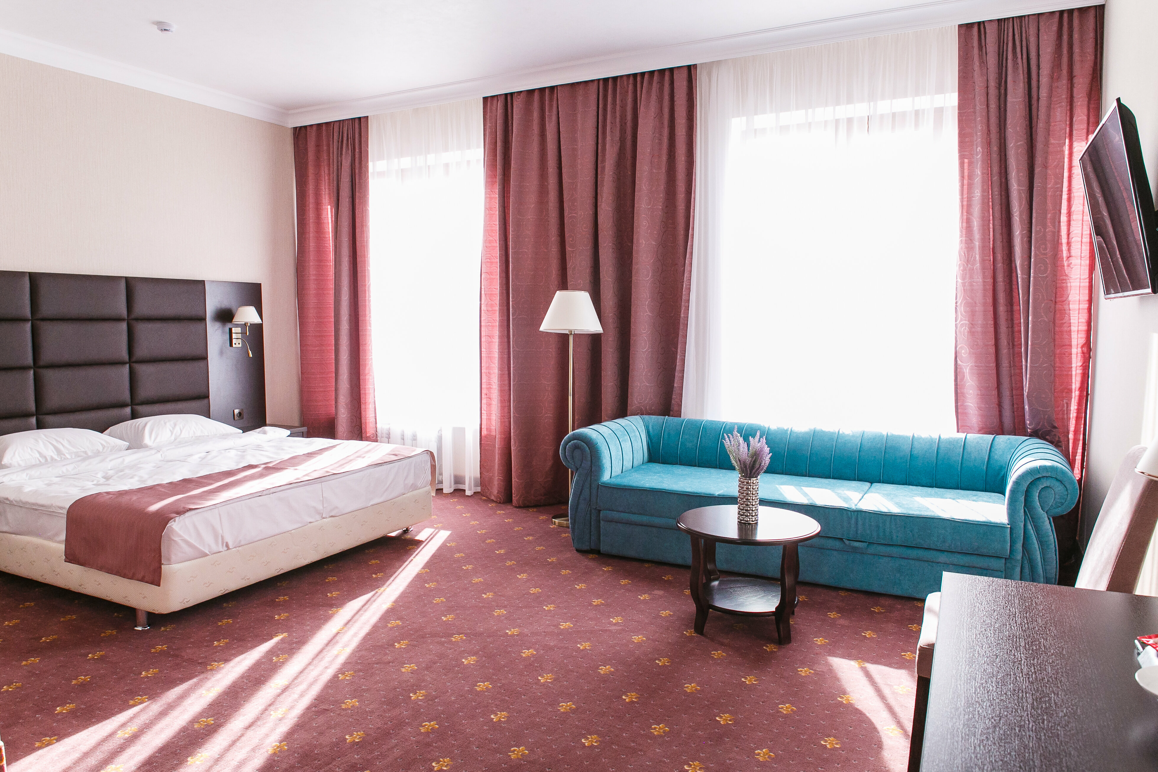 Трехместный номер с собственной ванной комнатой