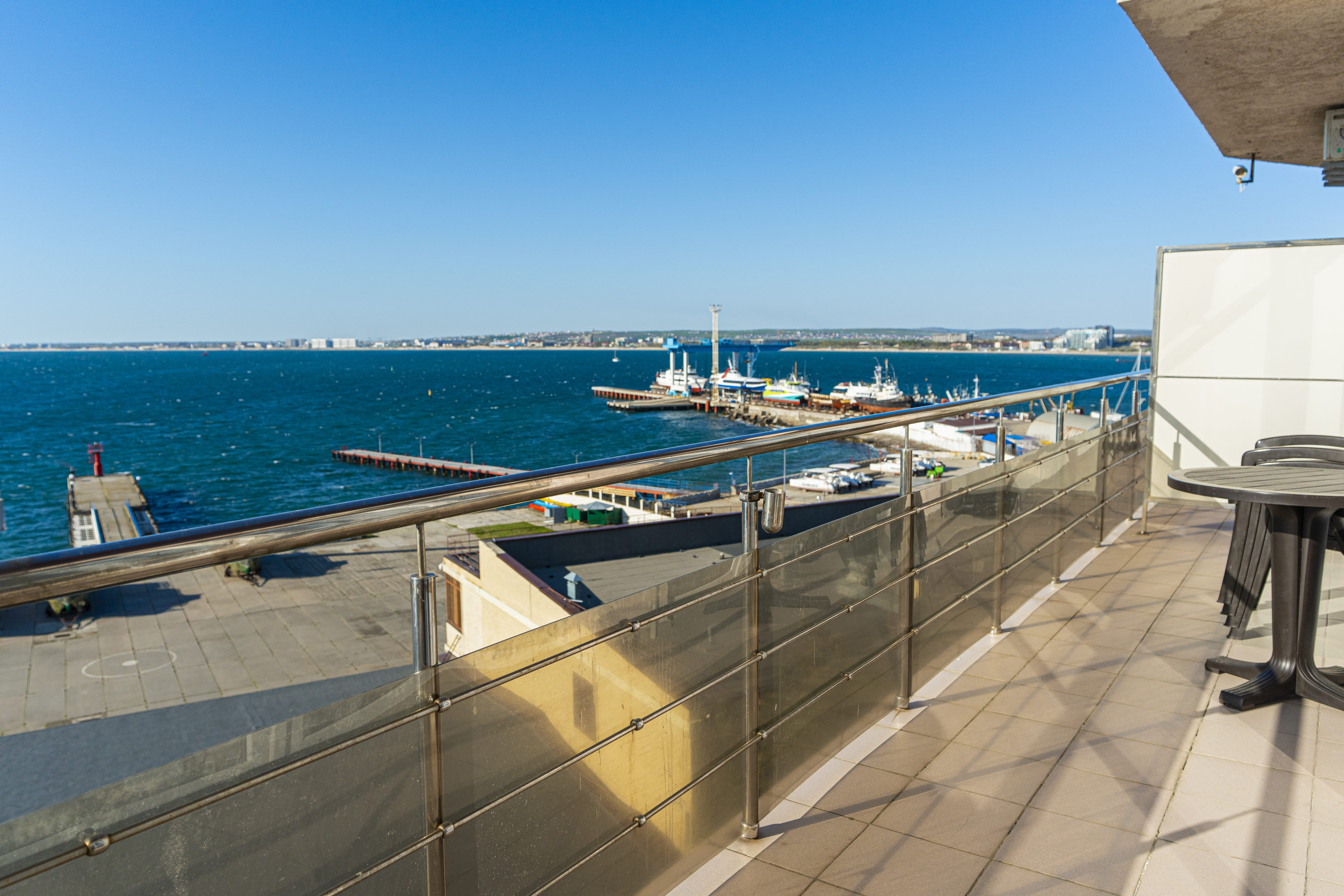 Полулюкс 2-х комнатный с видом на море