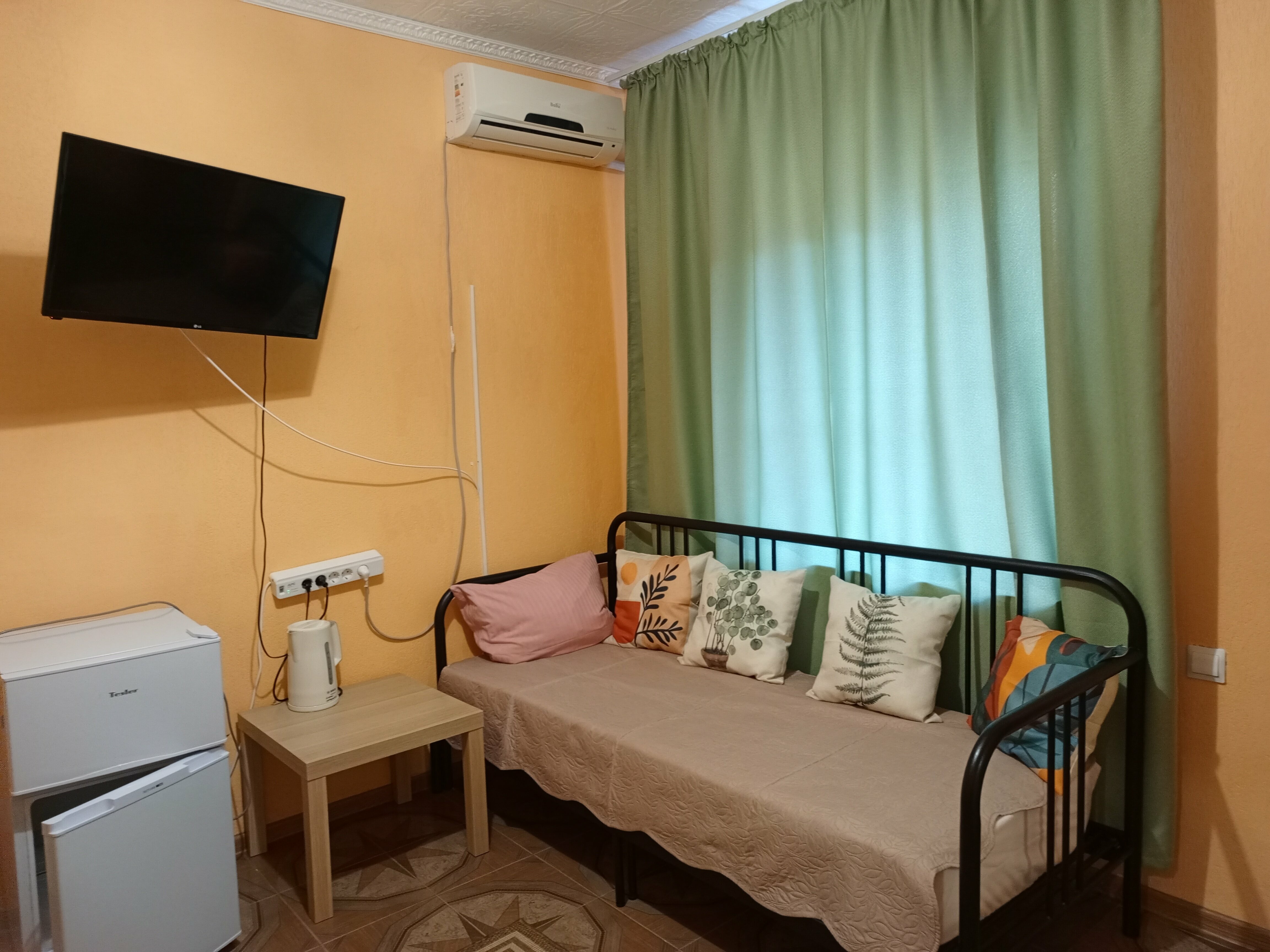 Семейный номер с видом на сад