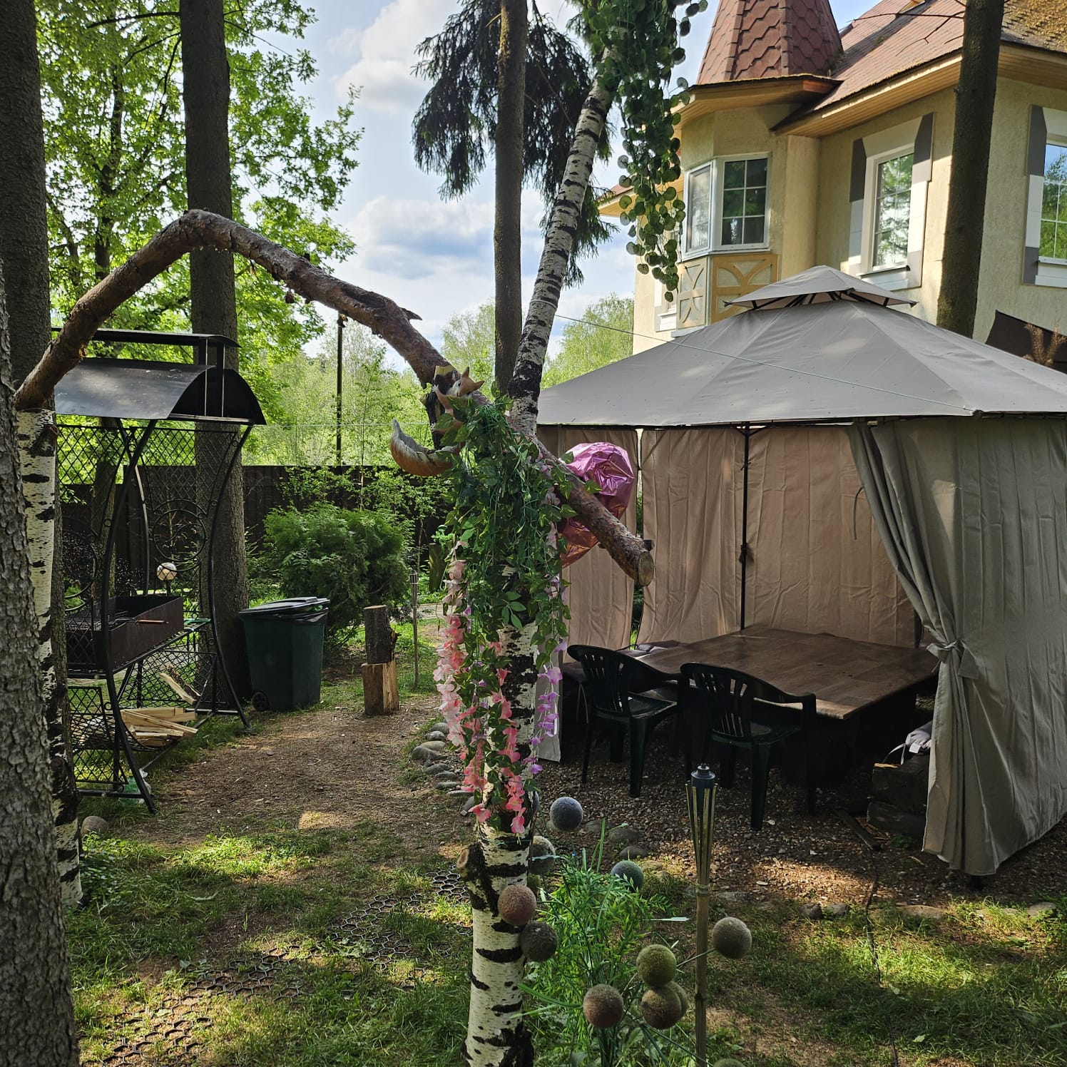 Коттедж с видом на лес