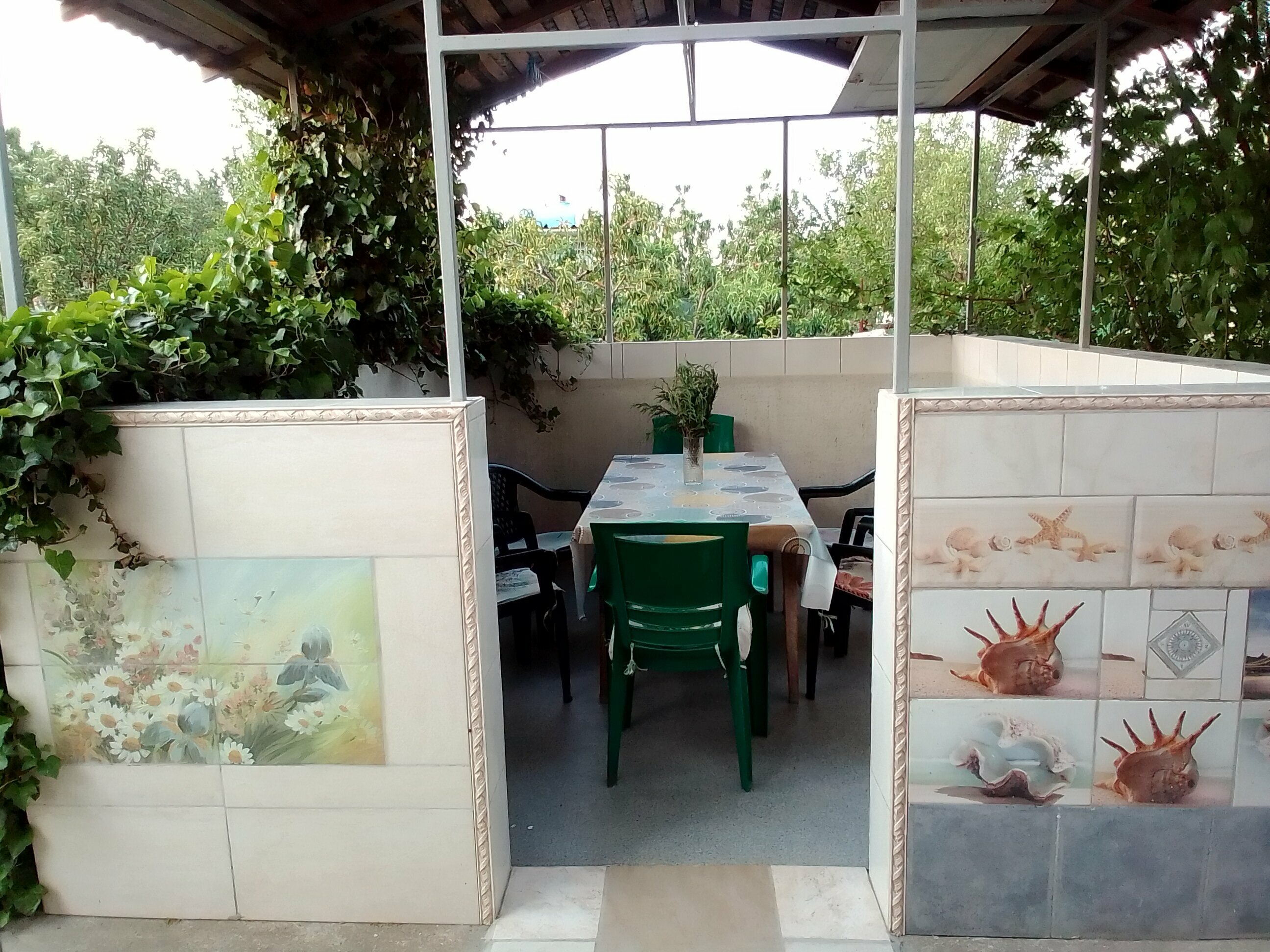 Четырехместный номер эконом-класса с общей ванной комнатой