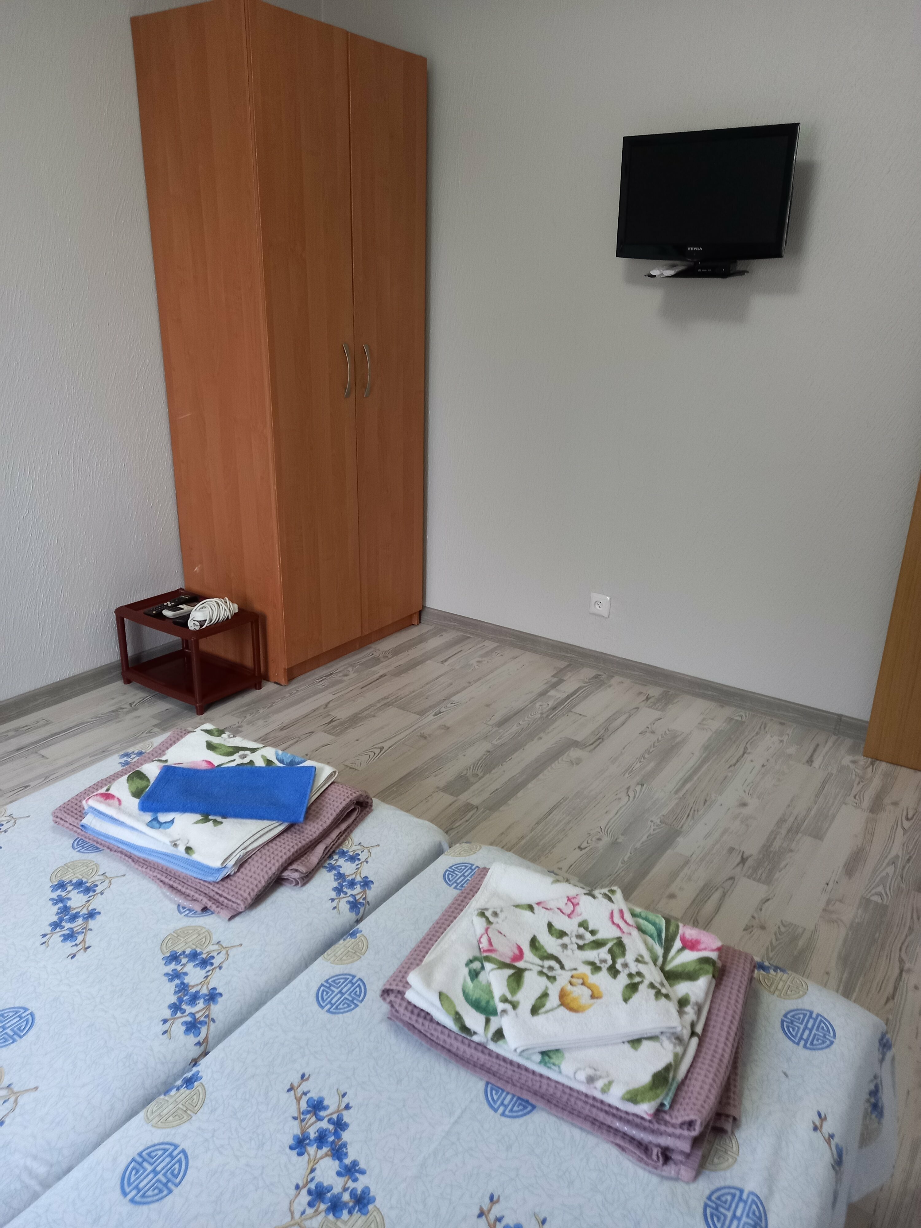 Семейный номер с боковым видом на море