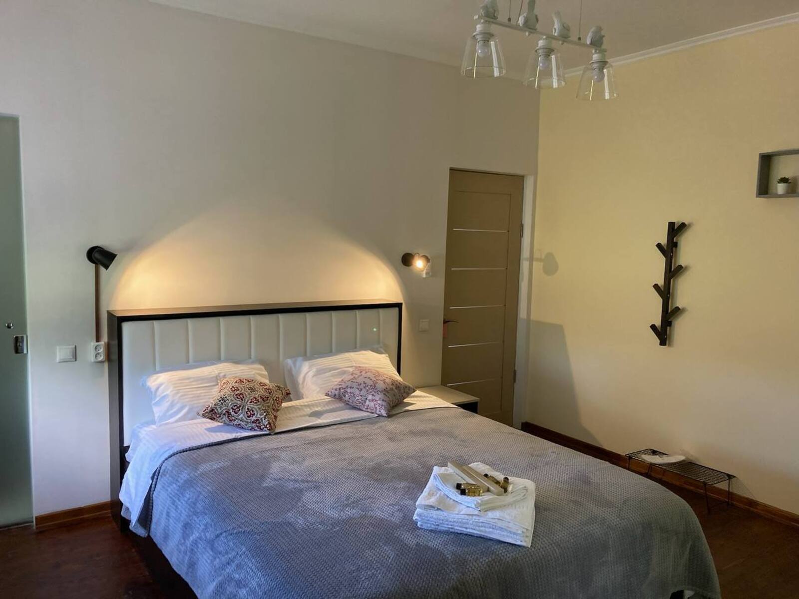 Стандарт с двуспальной кроватью и креслом-кроватью