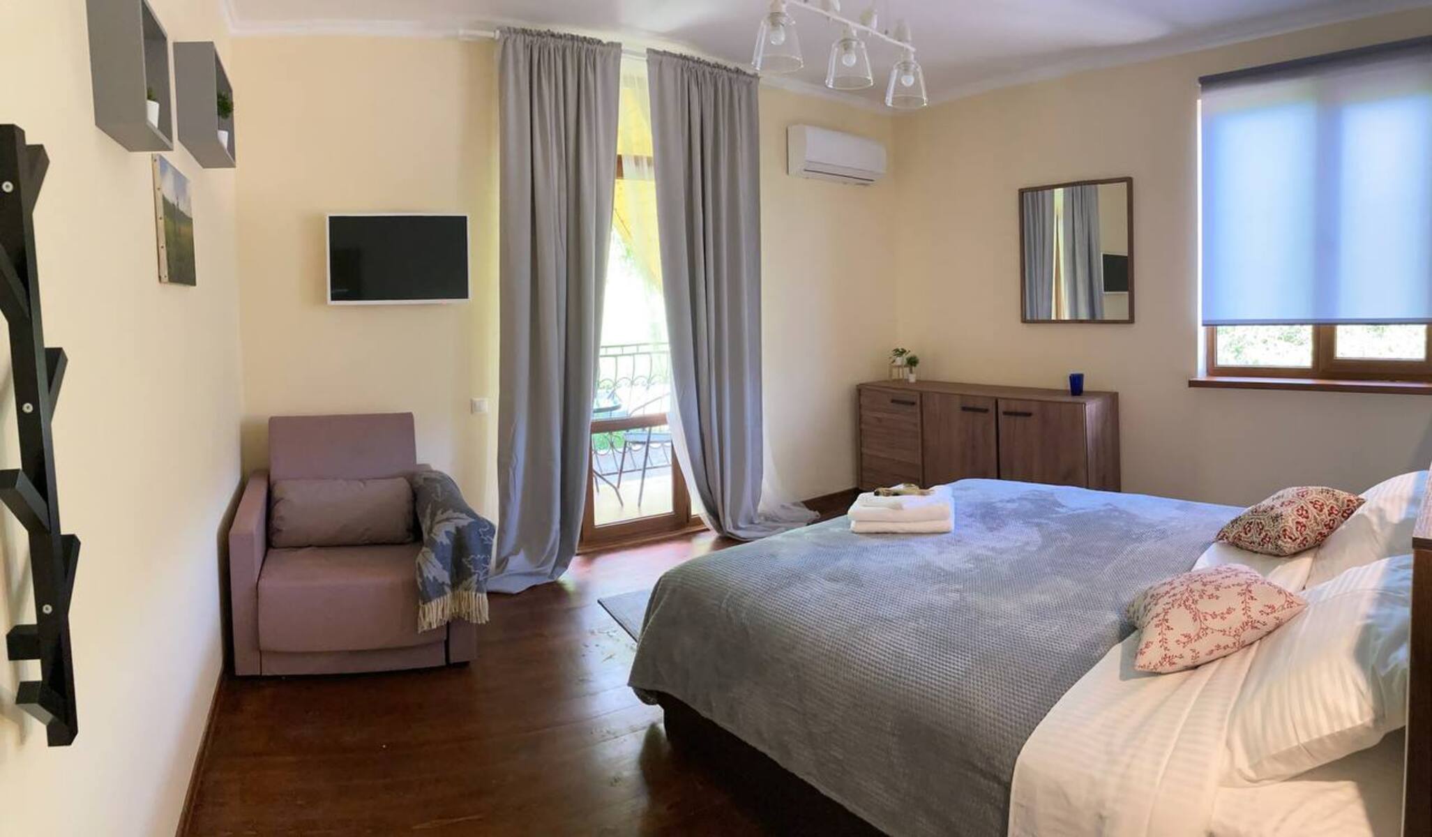 Стандарт с двуспальной кроватью и креслом-кроватью