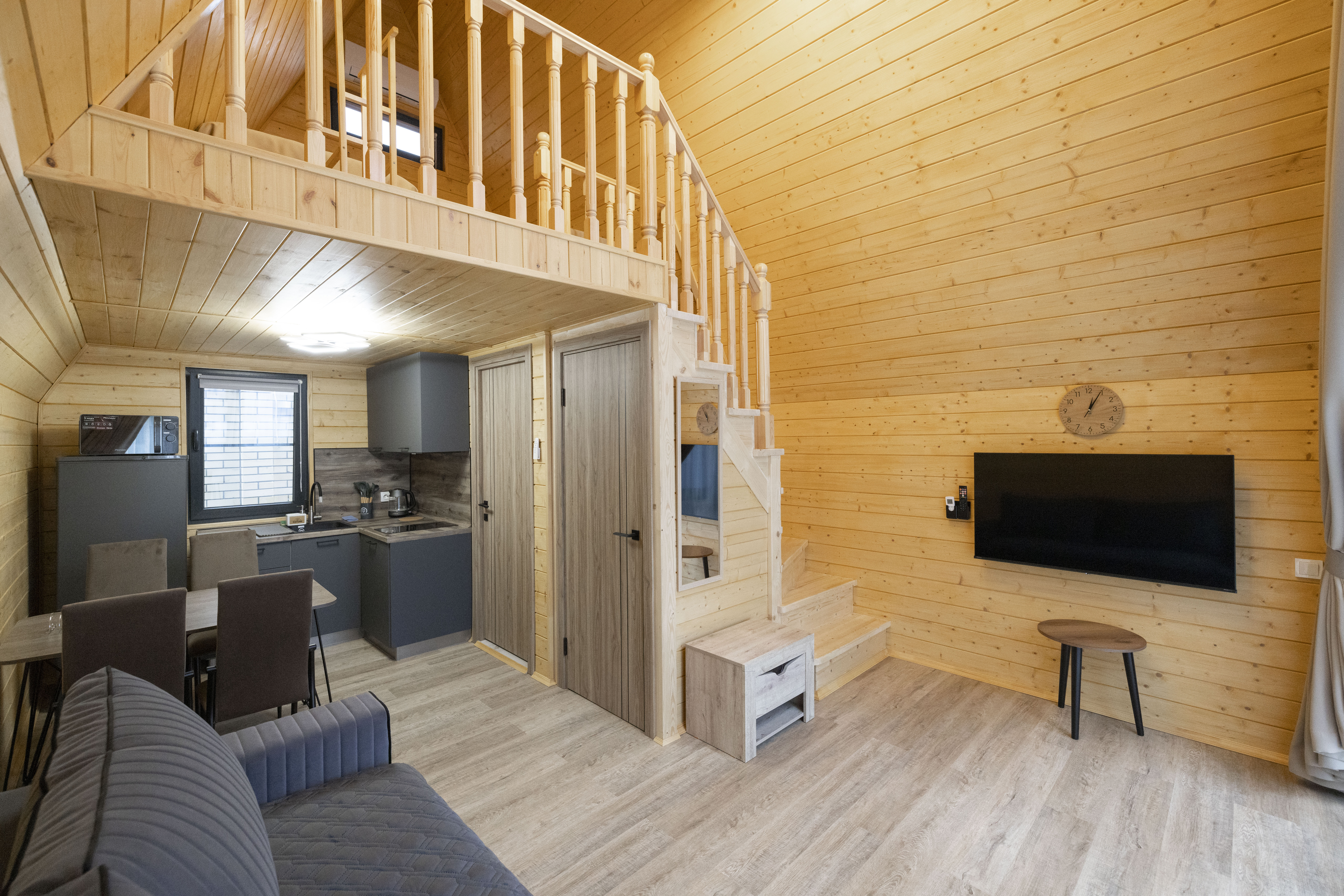 Коттедж с балконом