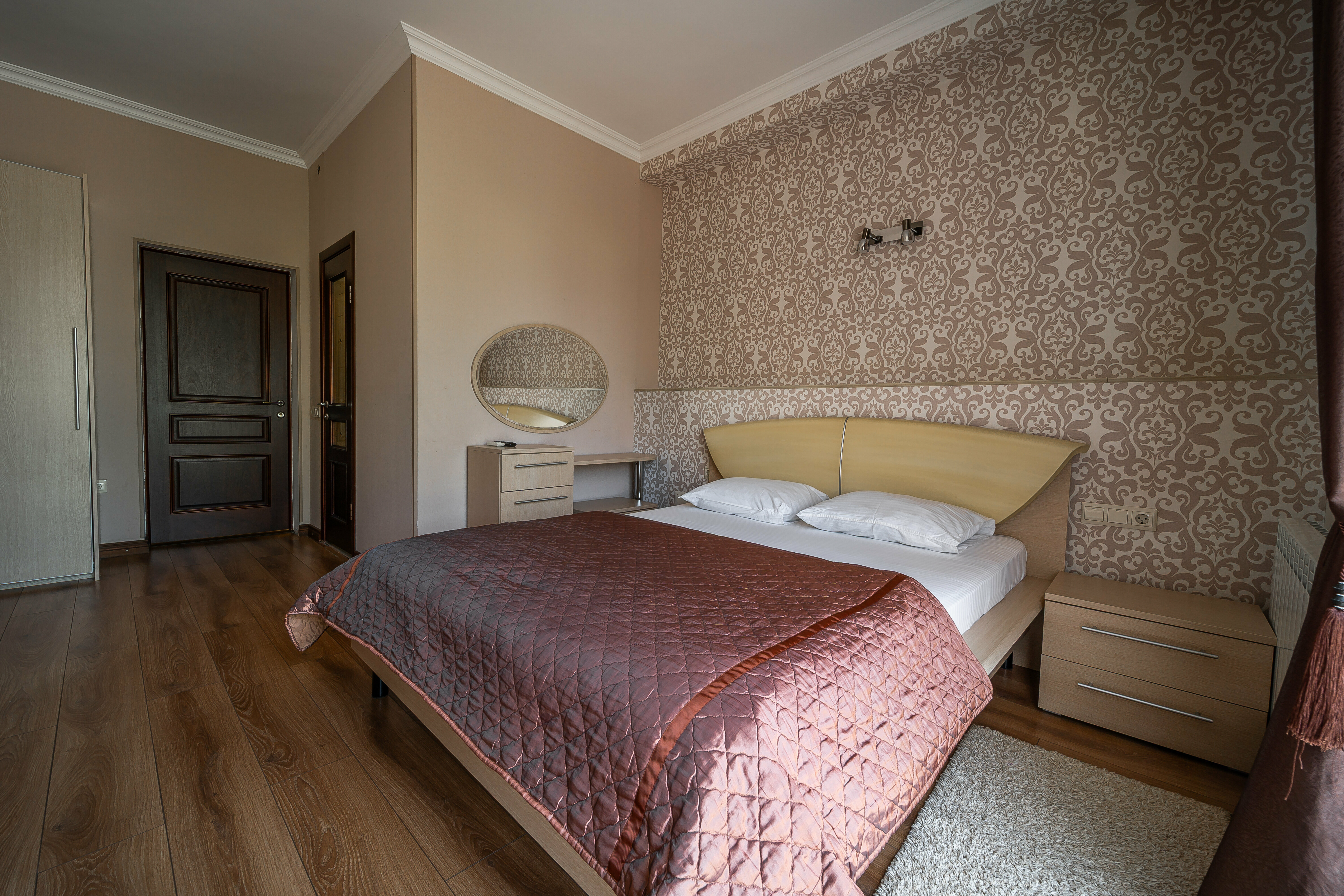 Улучшенный номер с кроватью размера «queen-size»