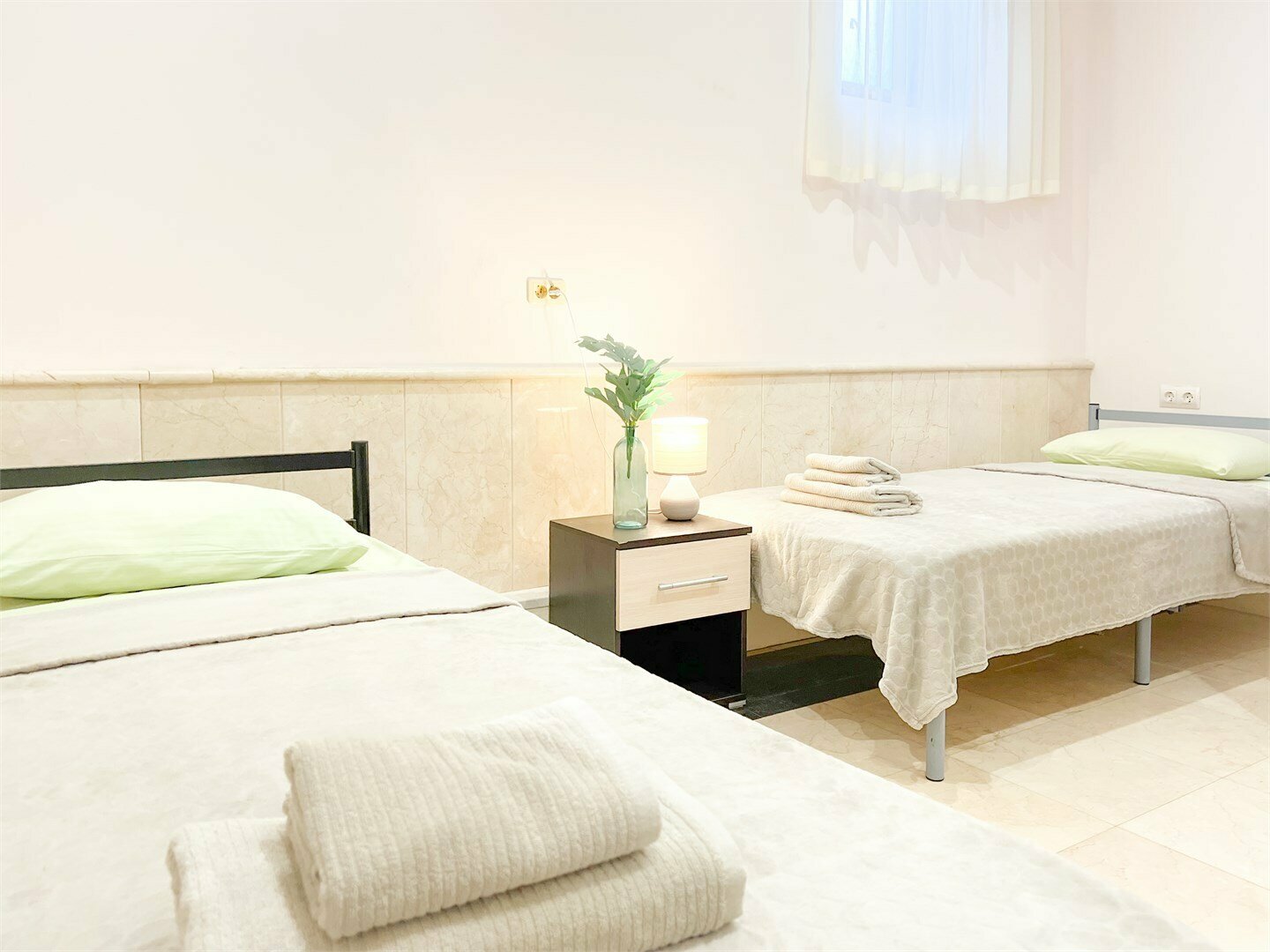 ЭКОНОМ G1 - двухместная комната с 2 отдельными кроватями. Собственная ванная комната