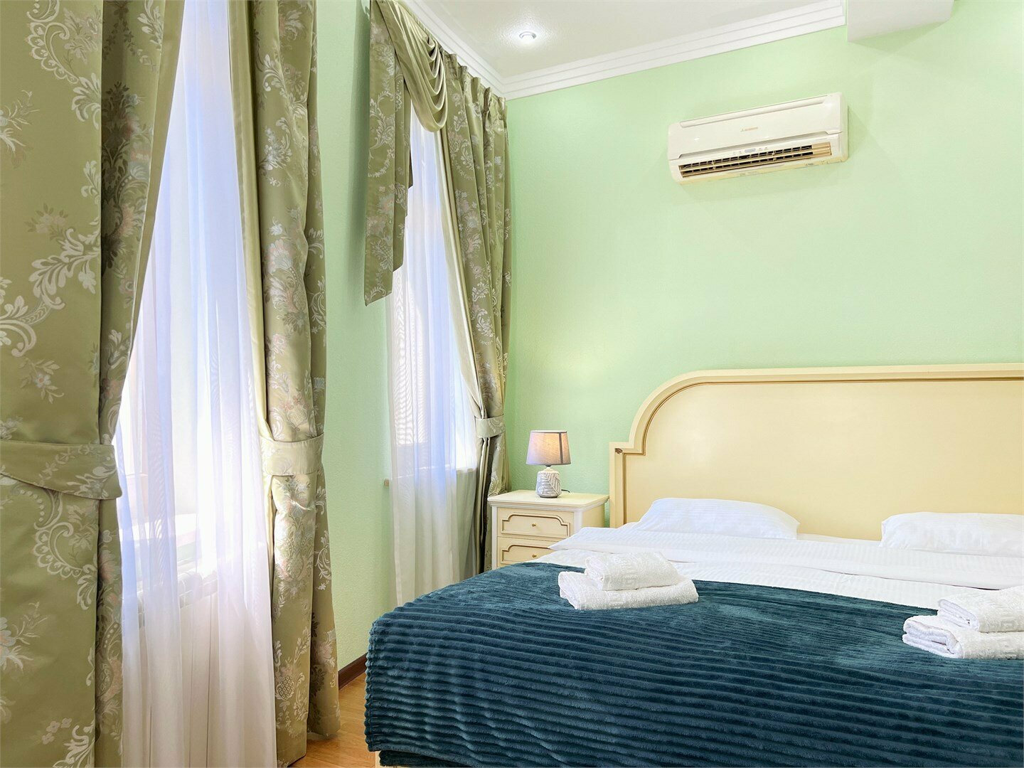 203 - Двухместная комната с кроватью размера "king-size". Собственная ванная комната