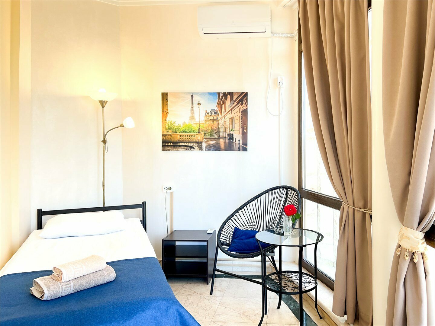 201 - одноместная комната с общей ванной комнатой