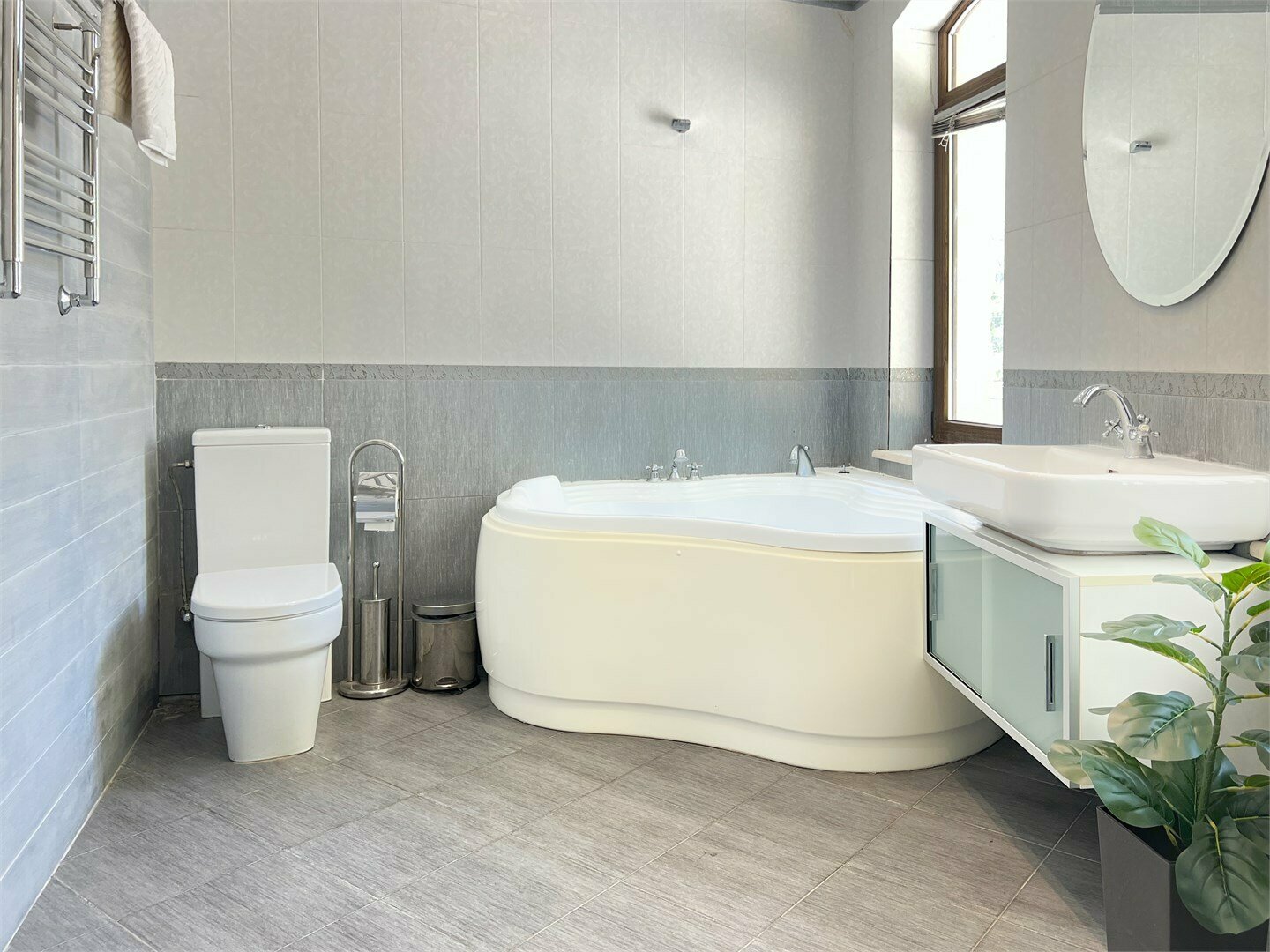 204 - Двухместная комната с кроватью размера "king-size". Собственная ванная комната