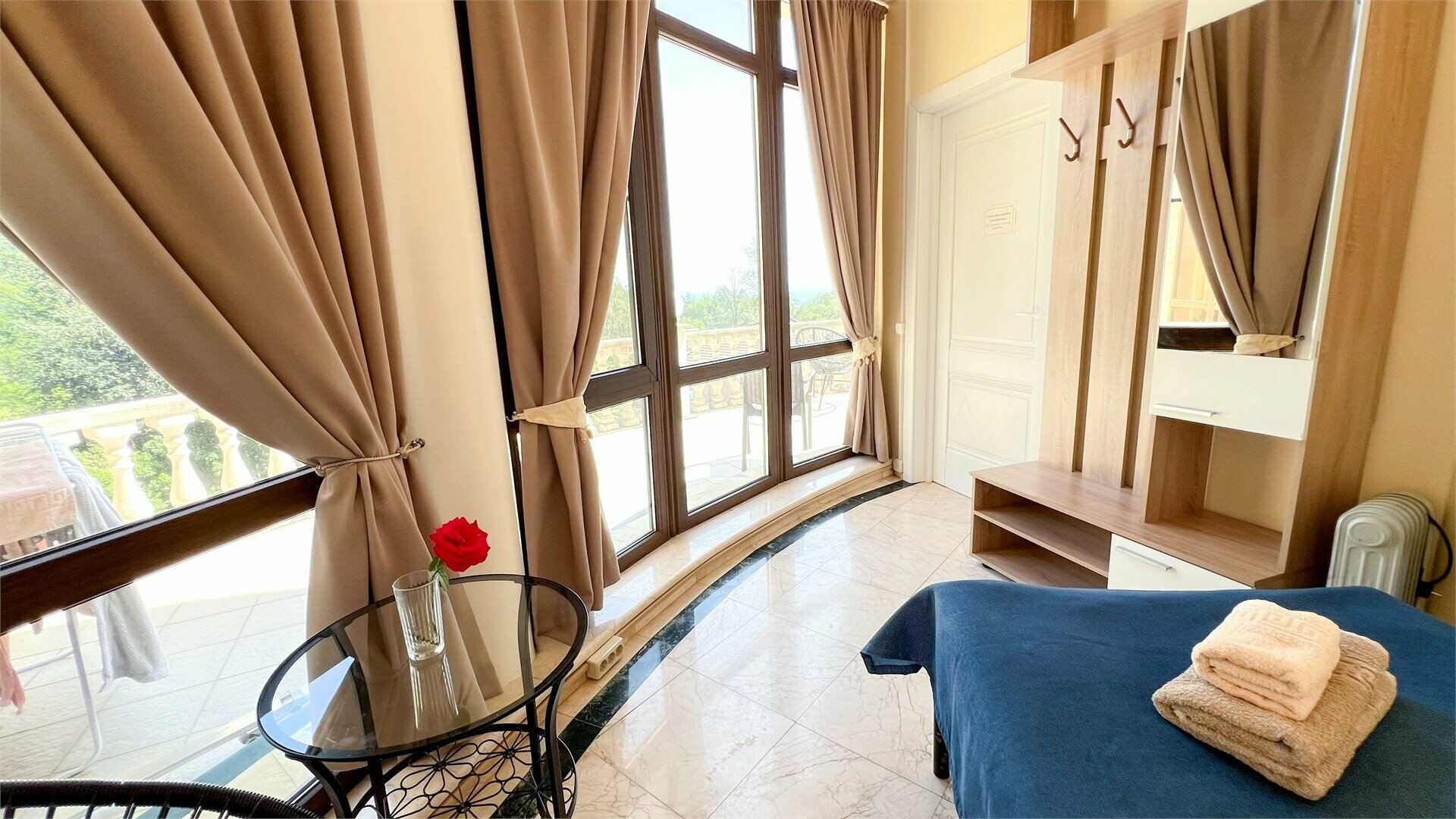 301 - одноместная комната с общей ванной комнатой