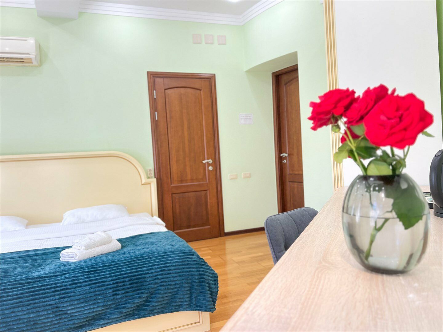 203 - Двухместная комната с кроватью размера "king-size". Собственная ванная комната