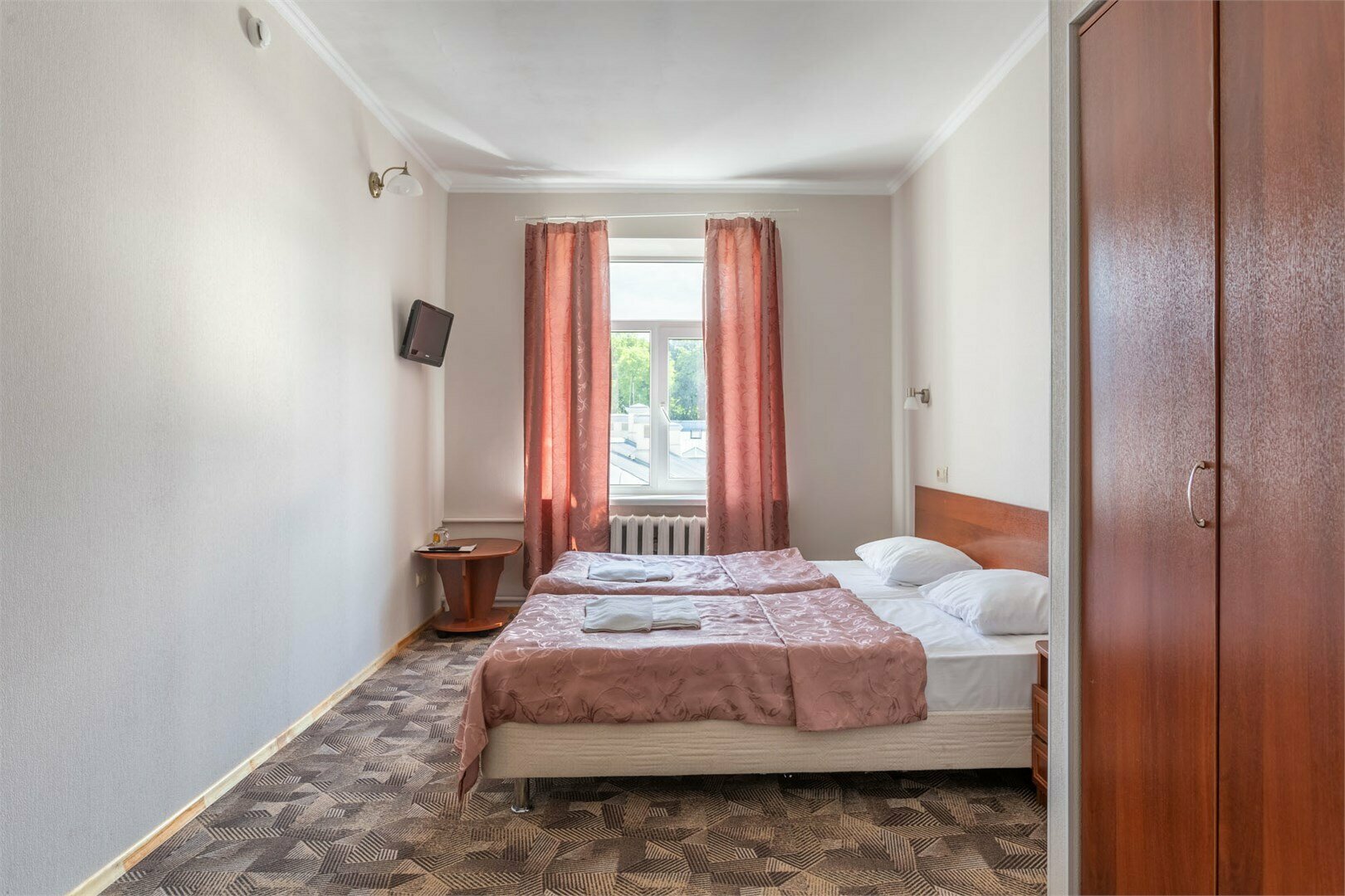 Улучшенный Бюджетный номер с общей ванной комнатой на этаже