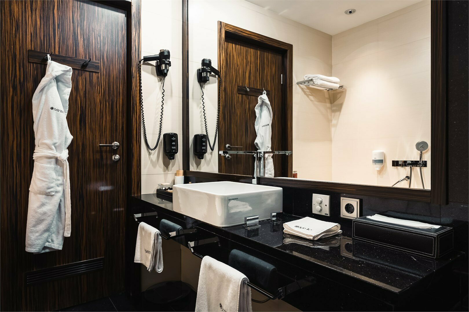 DELUXE BUSINESS с террасой