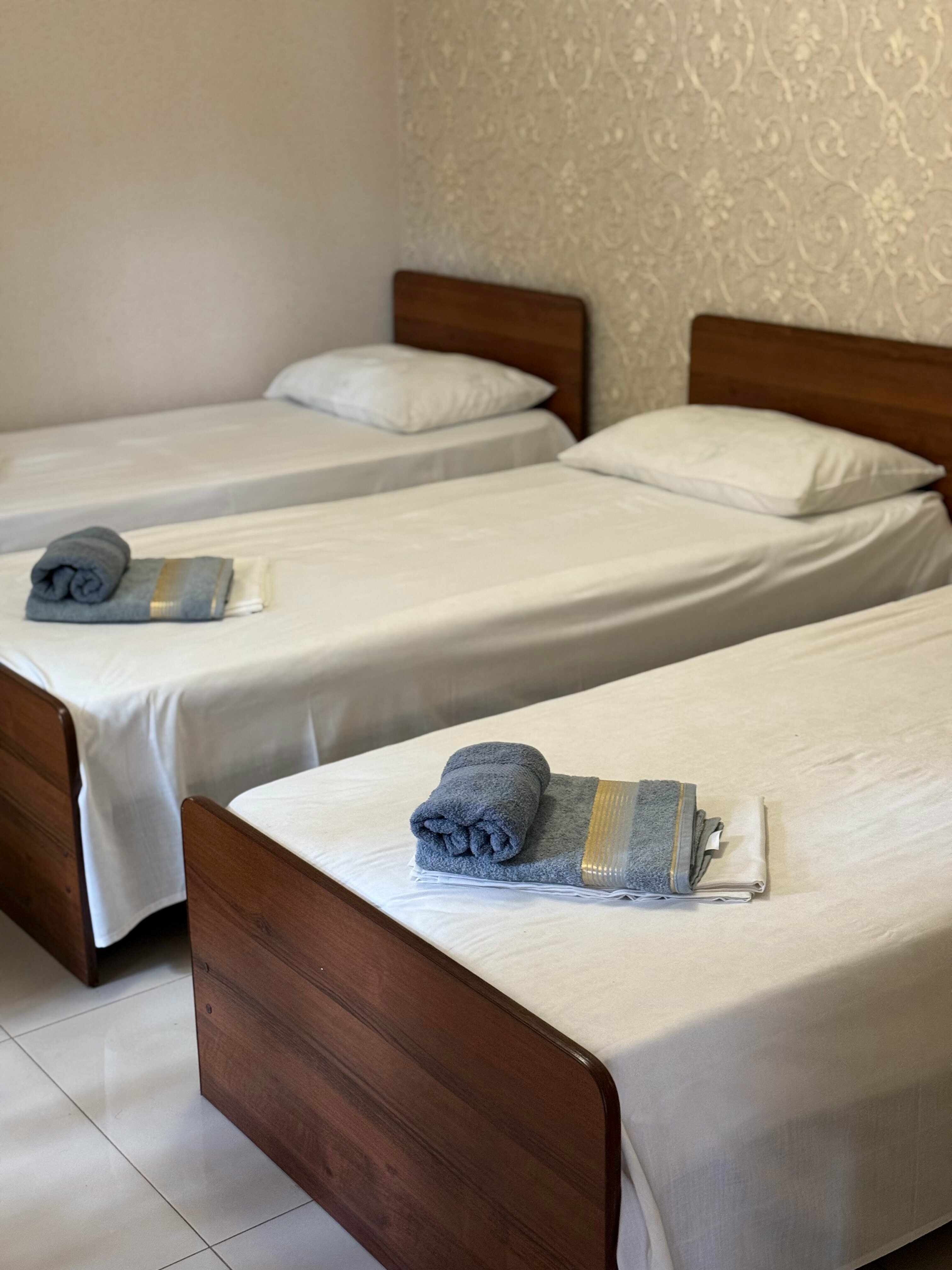 Четырехместный номер с ванной комнатой