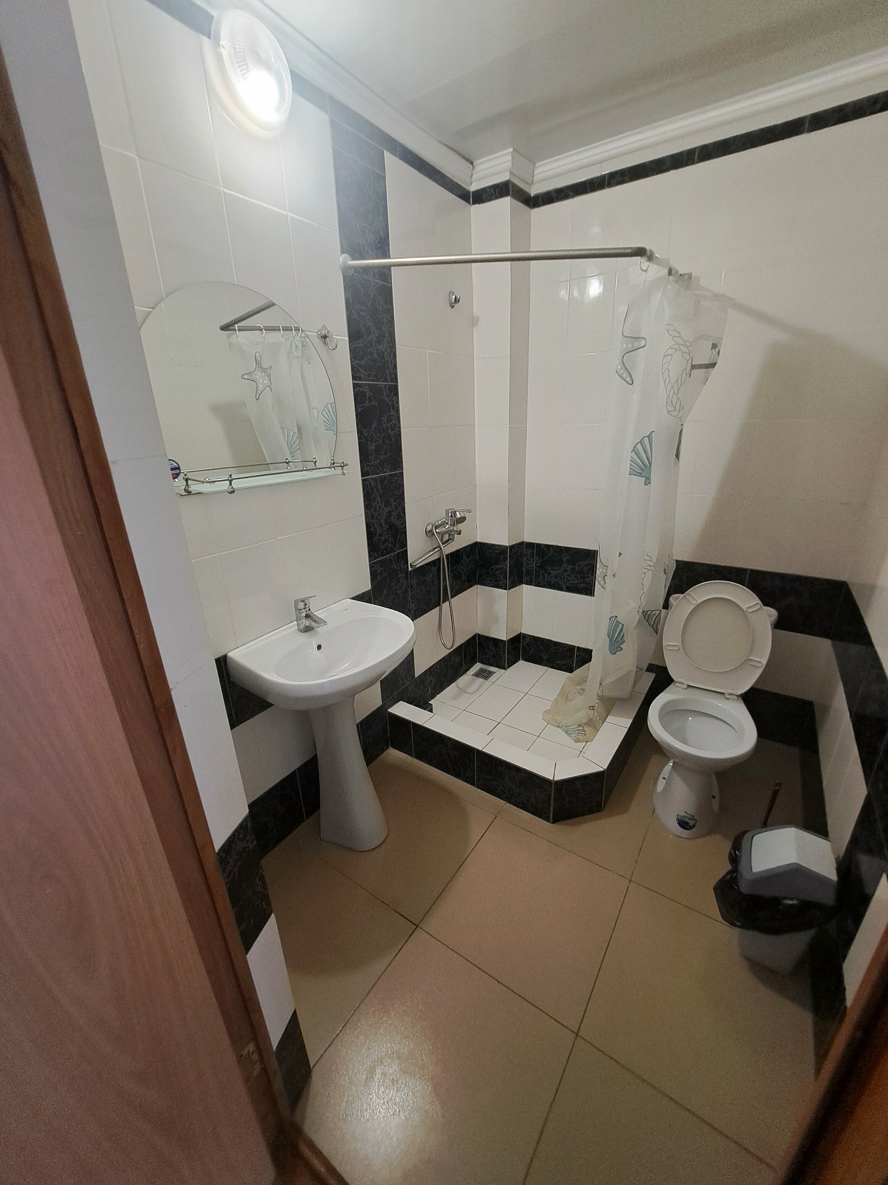 Семейный без вида на море 11