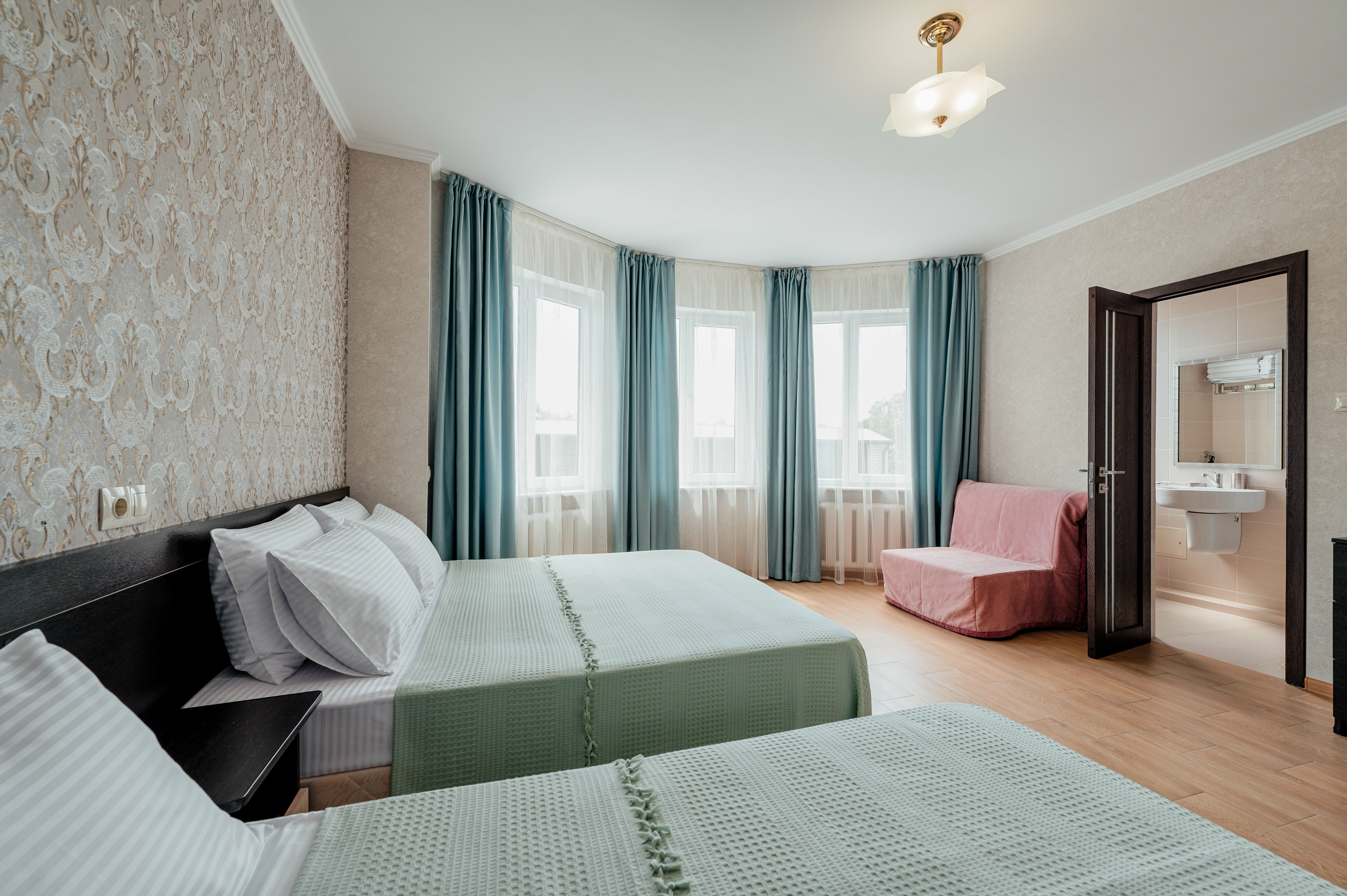 Улучшенный четырехместный номер