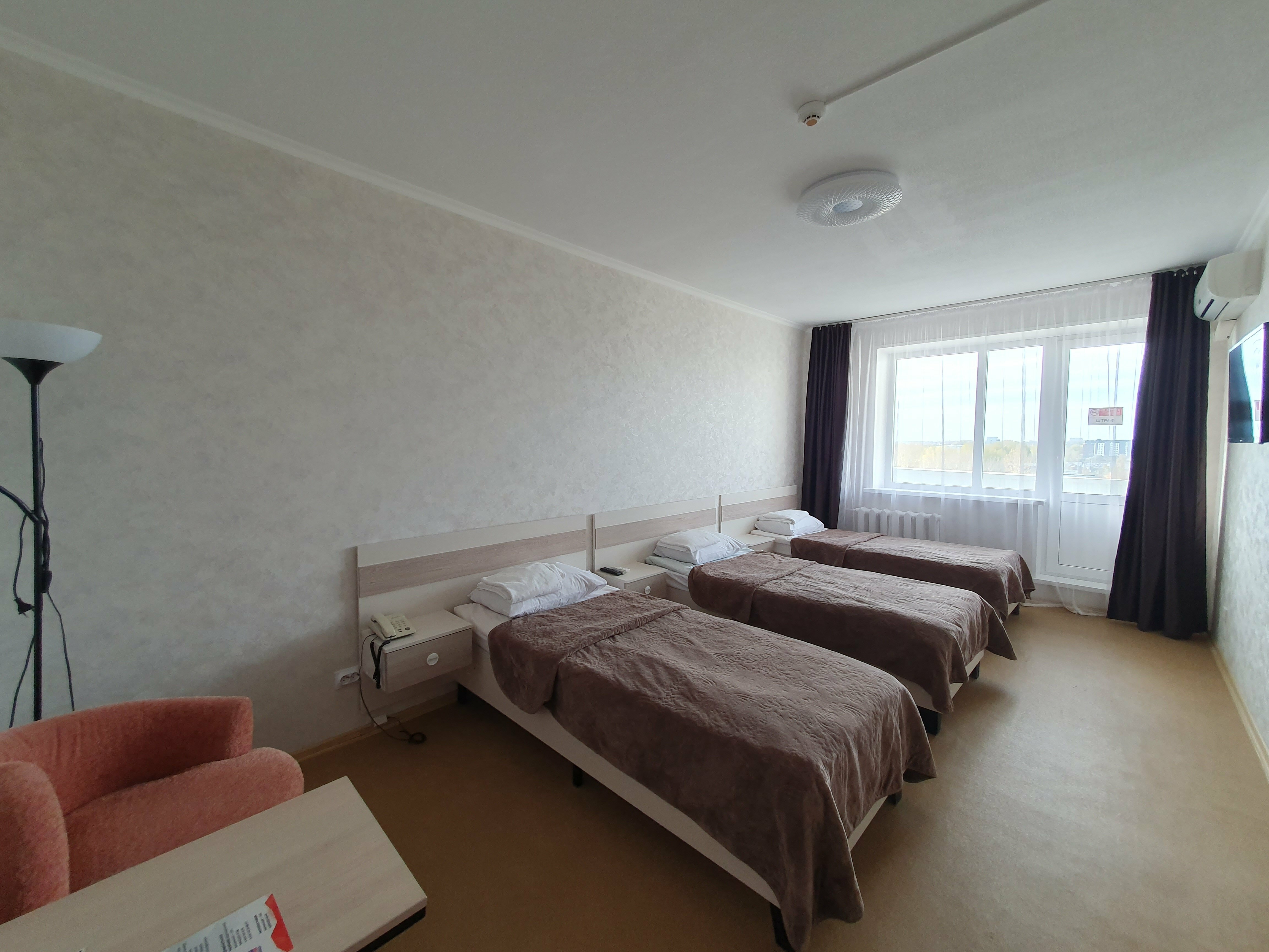 Односпальная кровать в общем номере