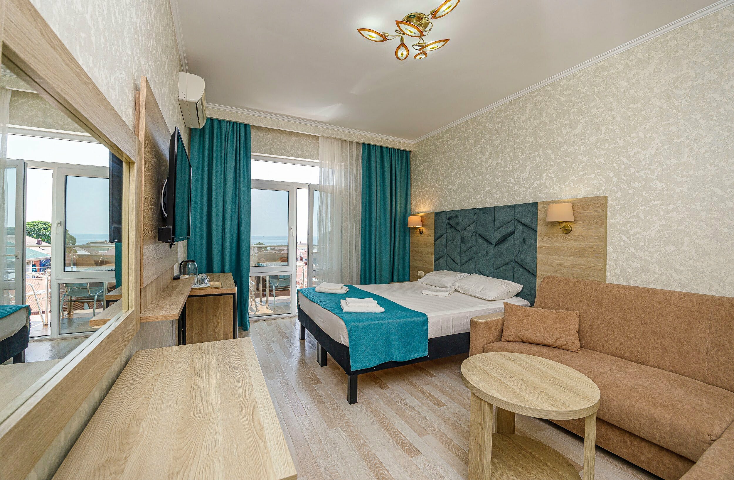 Делюкс с видом на бассейн