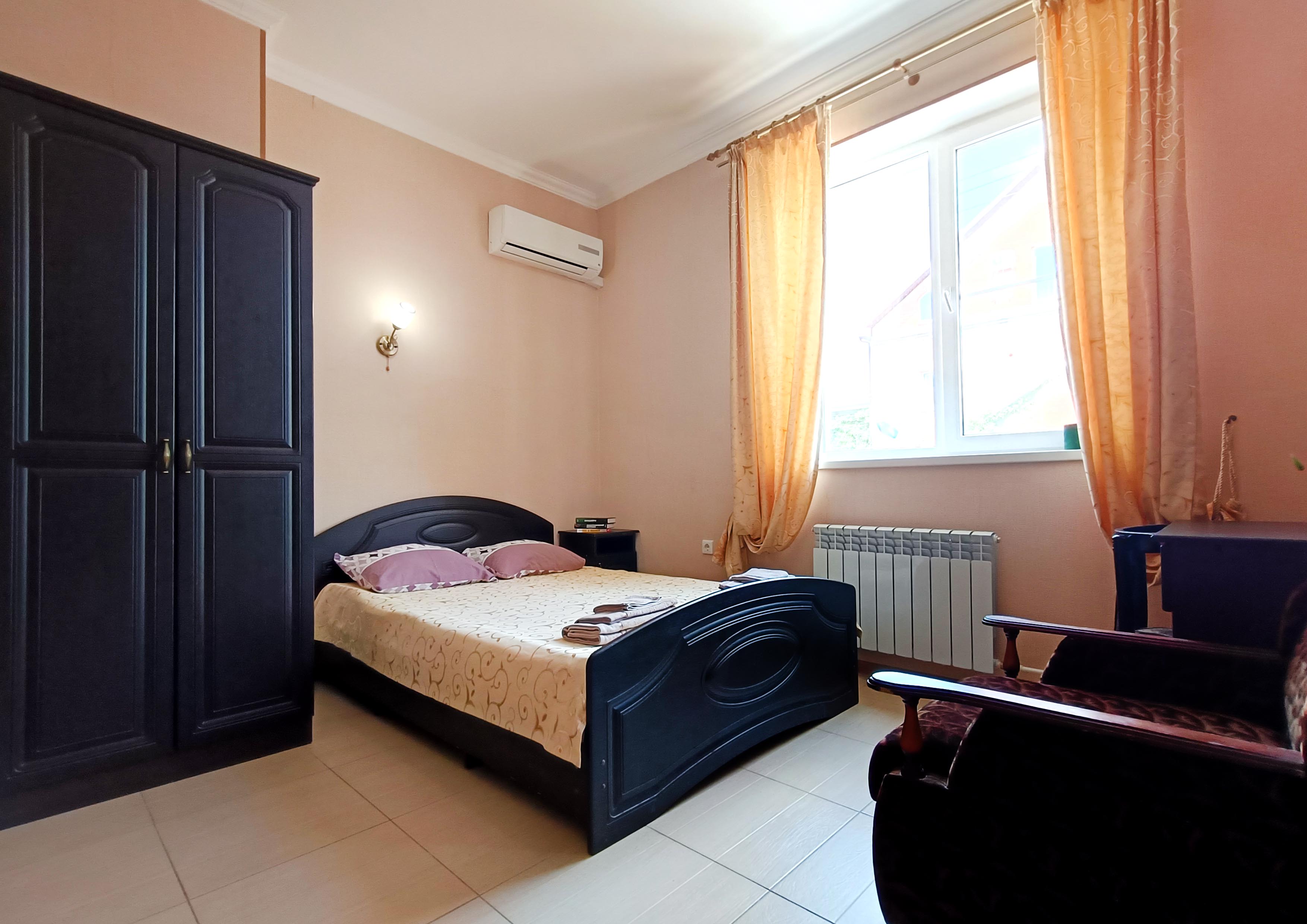 Трехместный номер «Комфорт» с душем