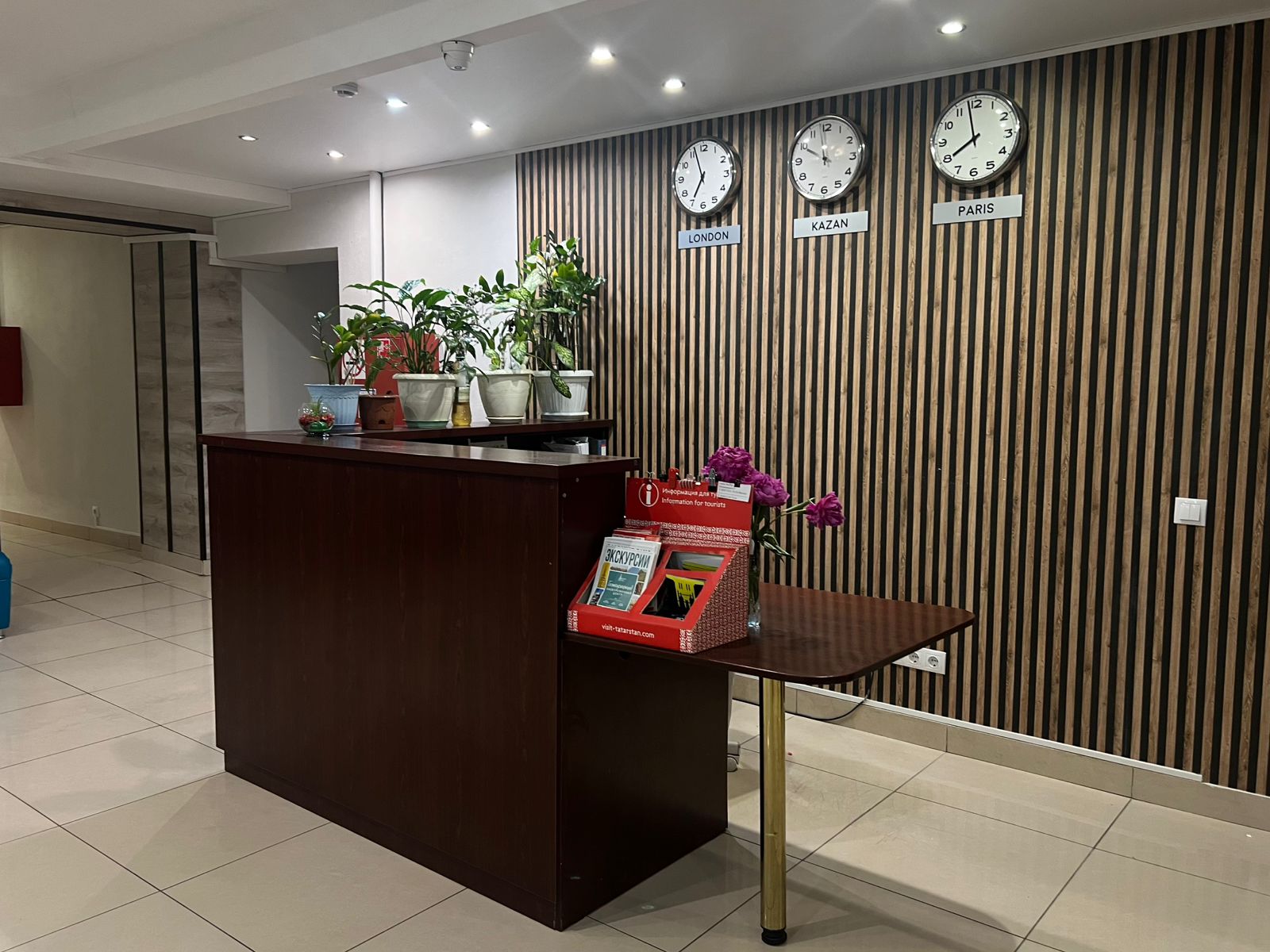 Спальное место на двухъярусной кровати в общем номере для женщин