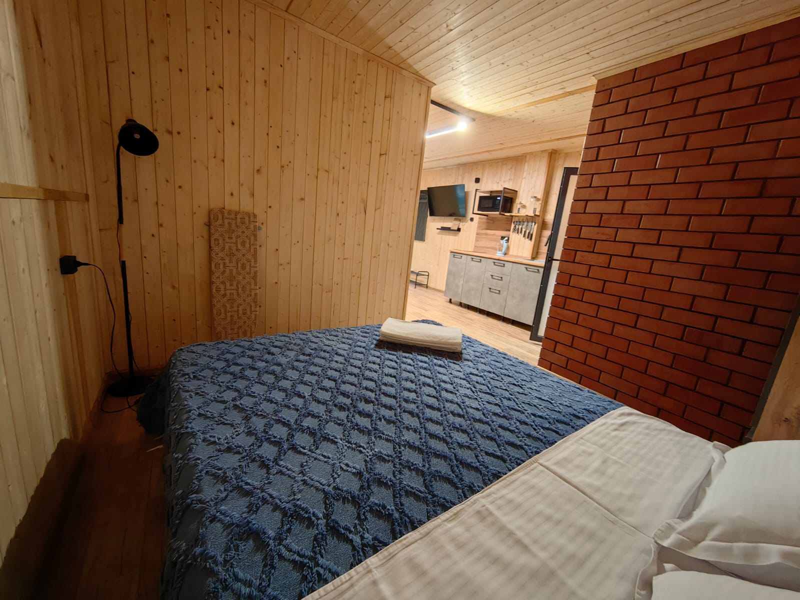 Семейный номер-студия с видом во двор ( 1 Этаж )