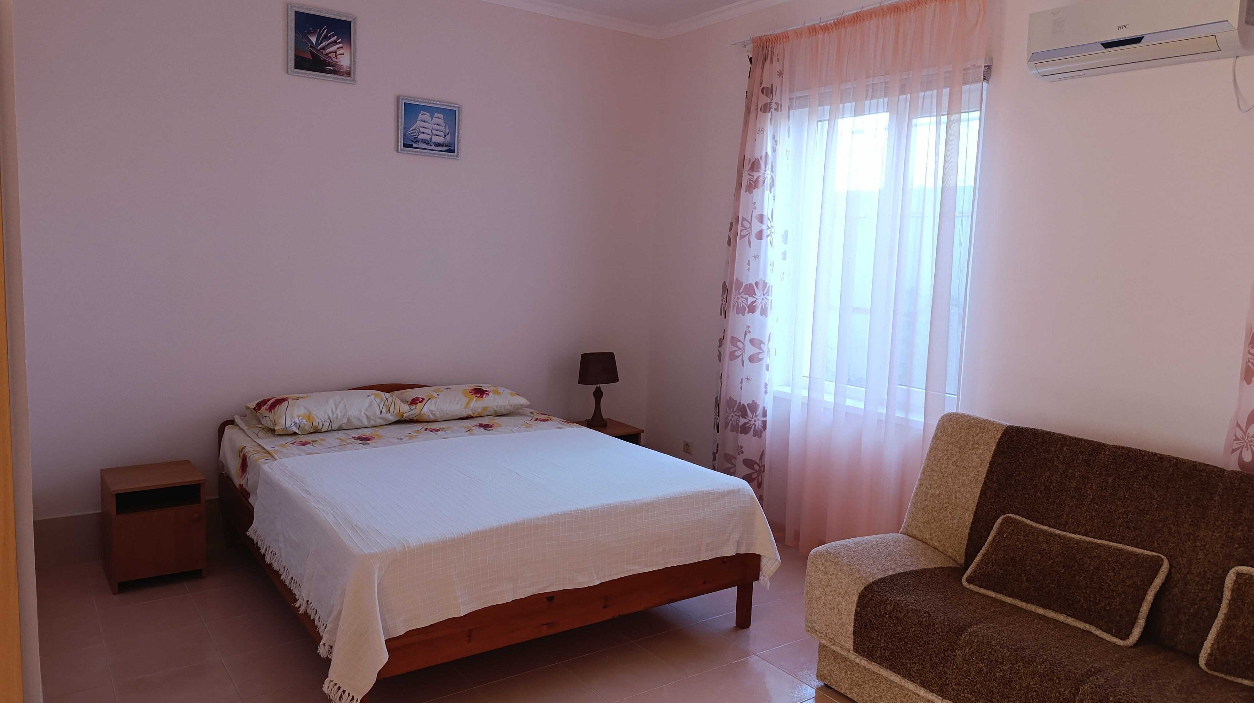 Cемейный номер с собственной ванной комнатой