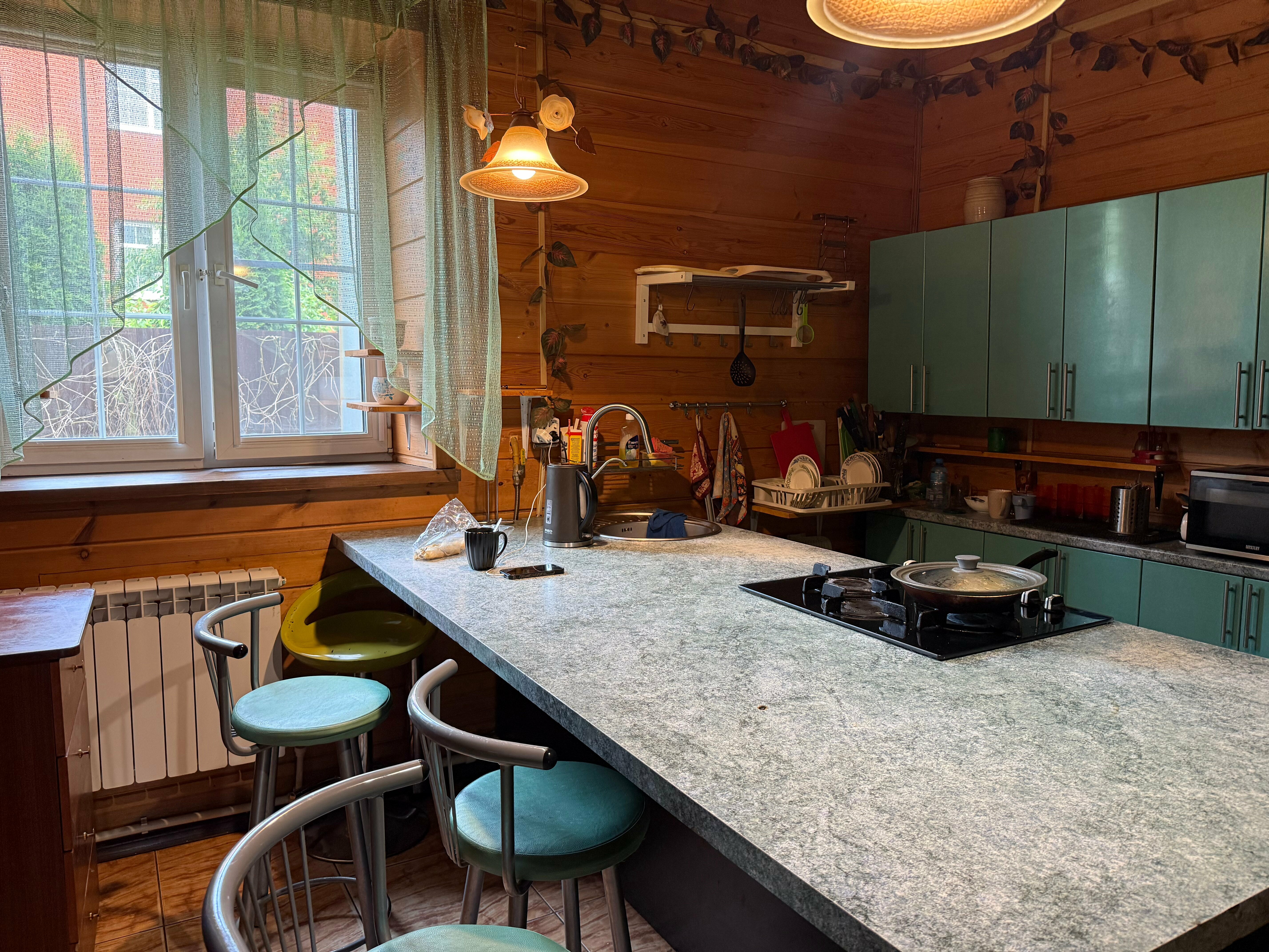 Спальное место на двухъярусной кровати в общем номере для мужчин