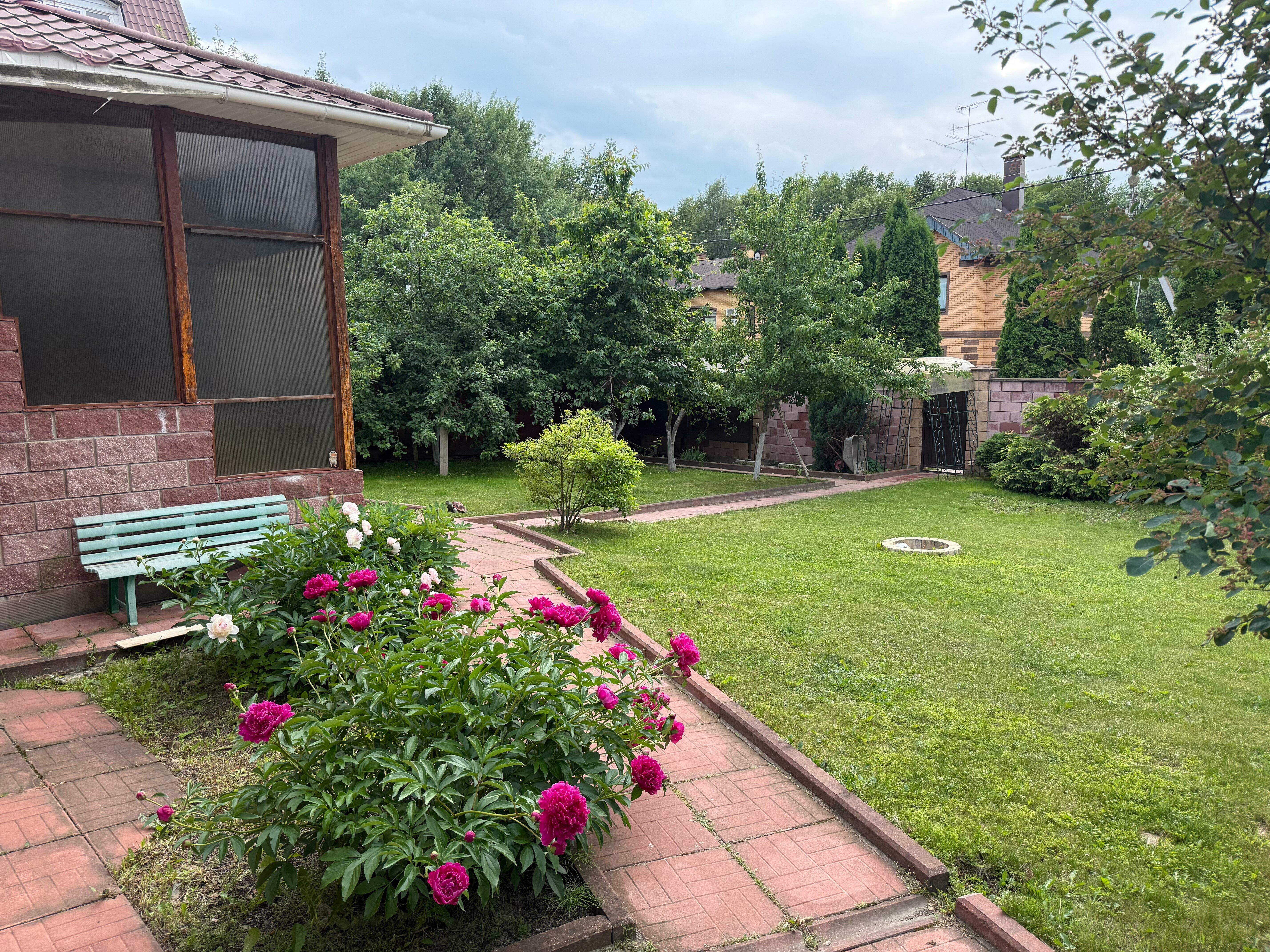 Спальное место на двухъярусной кровати в общем номере для мужчин