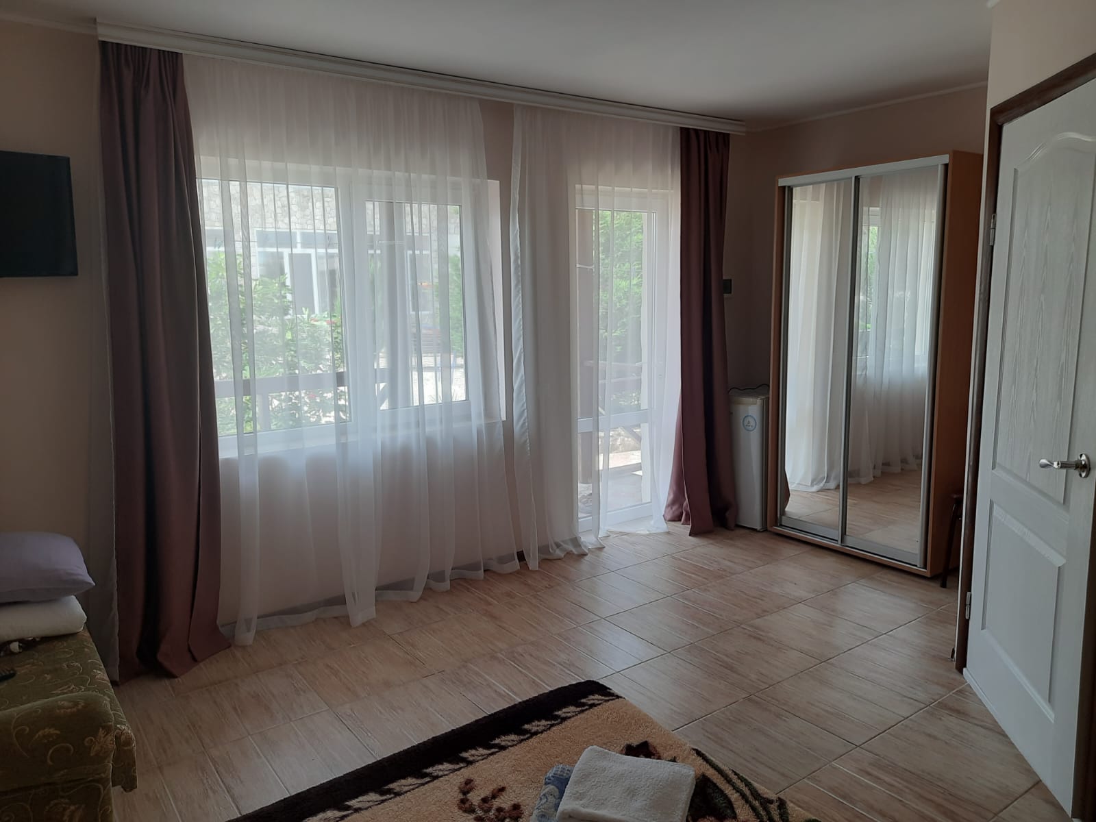 Трехместный номер «Комфорт» с душем