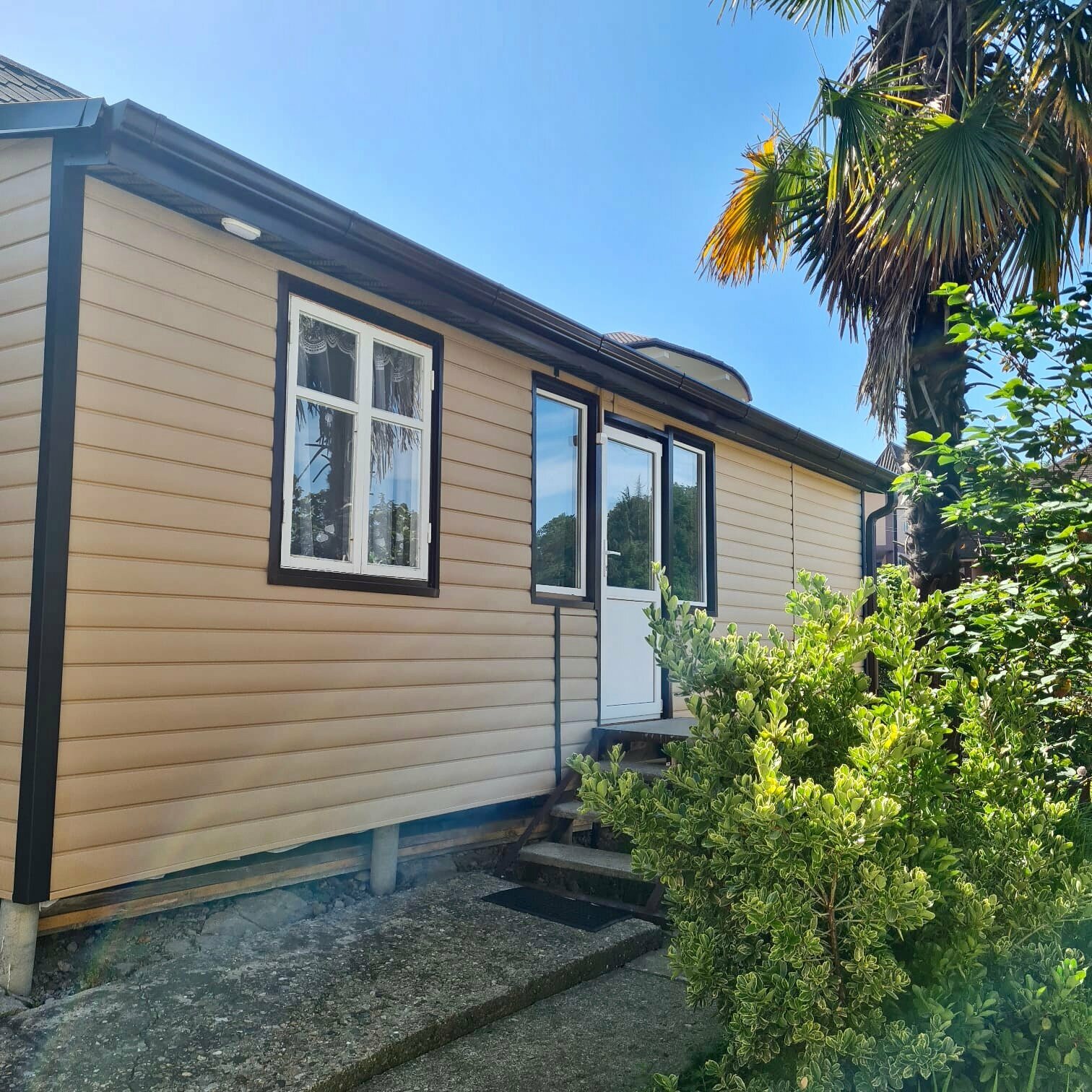 Трехместный номер с видом на сад