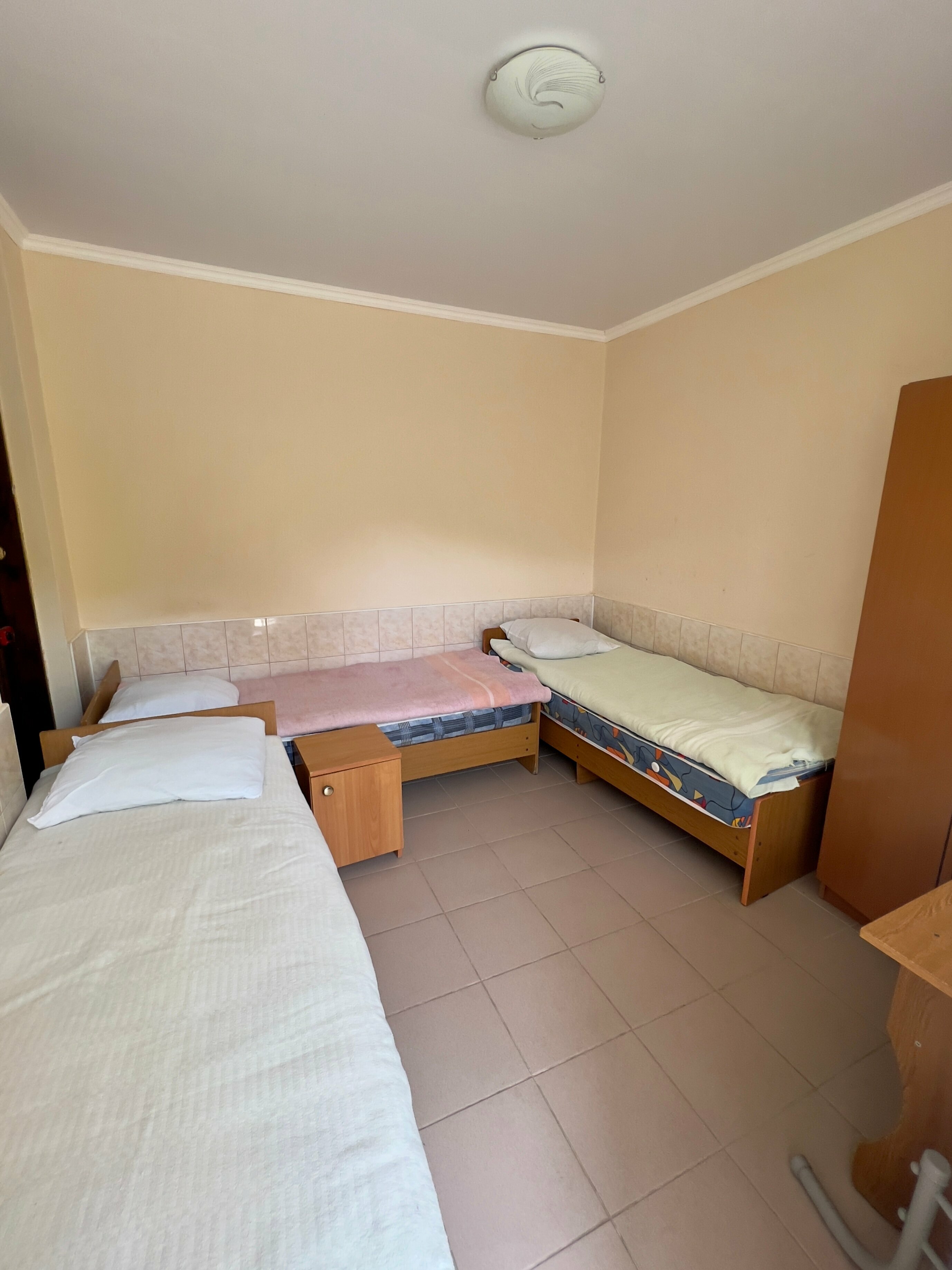 Трехместный номер эконом-класса